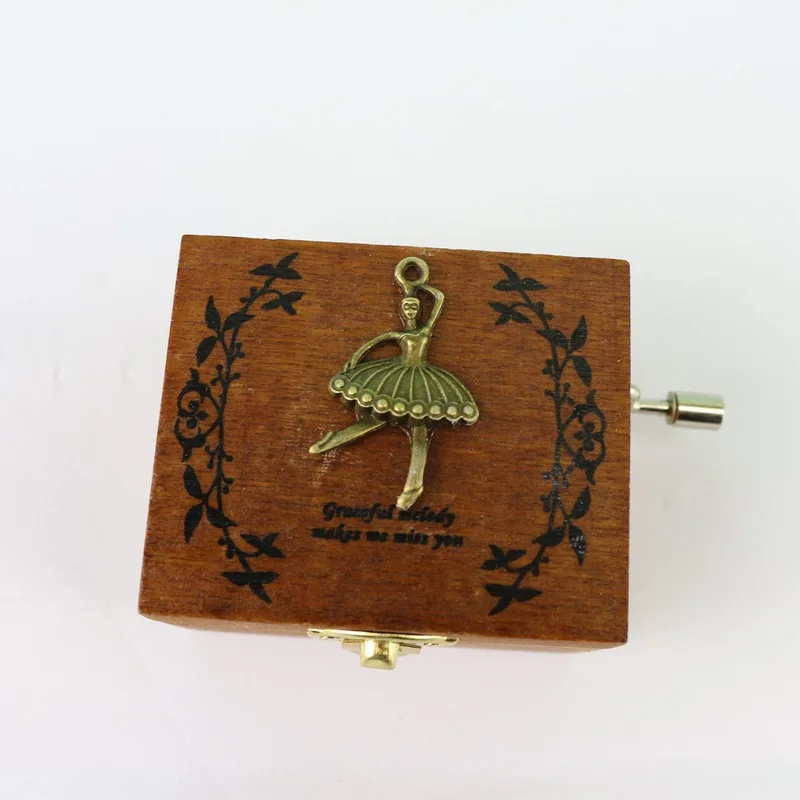 Wholesale Vintage Animal Theme Hand Crank Wooden Music Box with Lock Hand Crank Wood Music Box Popular Gift