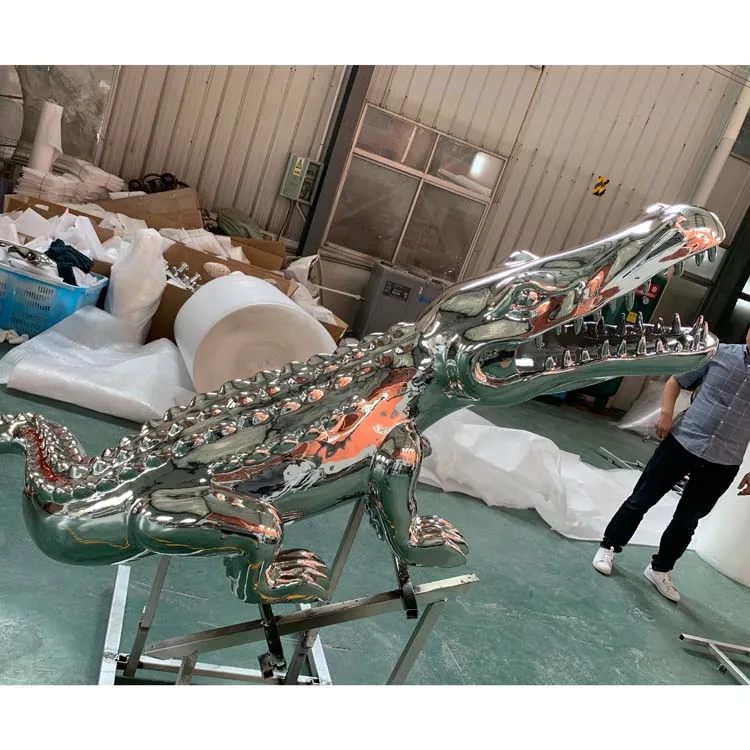 Wholesale Price Resin Crafts Sculpture Electroplate Crocodile Fiberglass Sculpture
