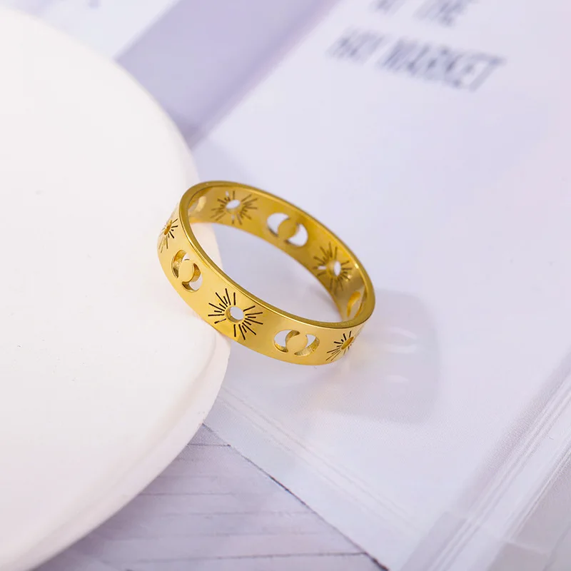 Hot Selling 18K Gold Plated Stainless Steel Jewelry Simple Hollow Out Sun And Moon Finger Rings Women Men Couple Ring