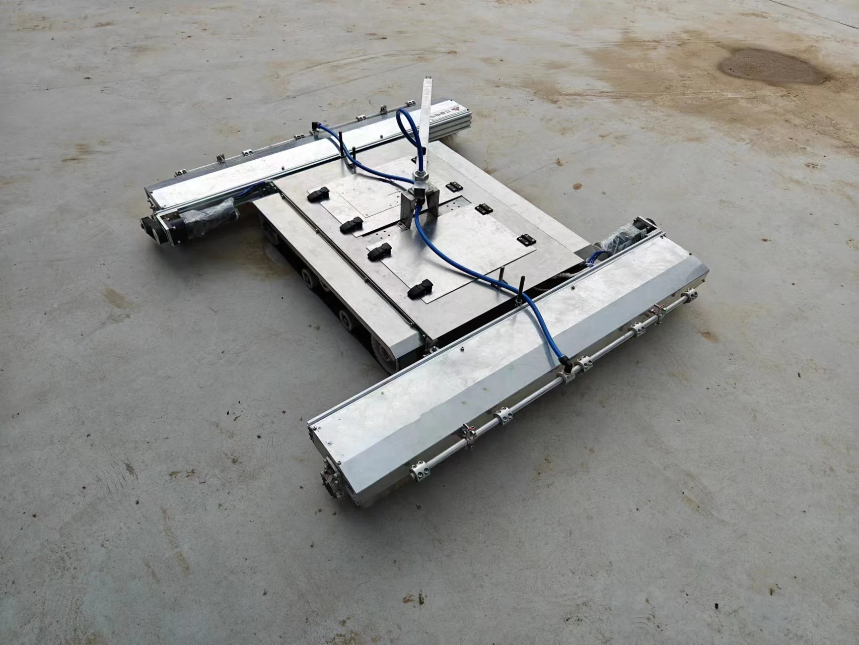 Intelligent portable  solar panel cleaning robot