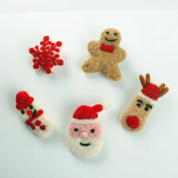 Santa Deer Pattern Handmade Wool Felt Ball Brooch For Christmas Clothes Decoration