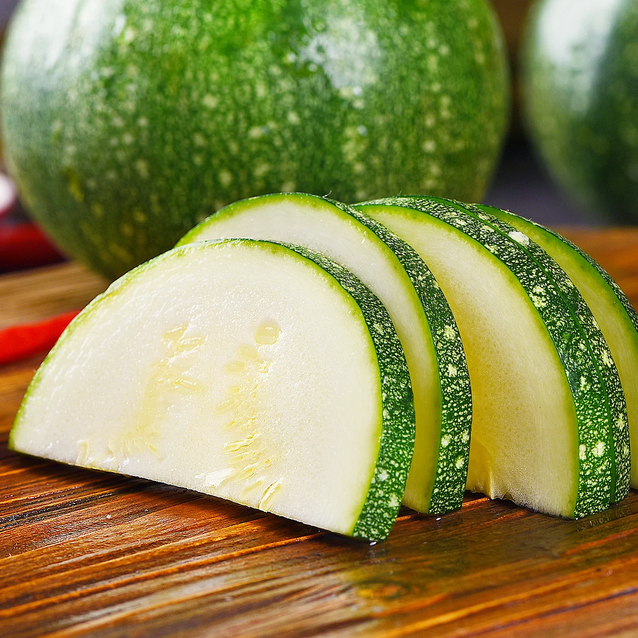 Сезонные фермерские мини-овощи, свежие мини-голубые тыквы