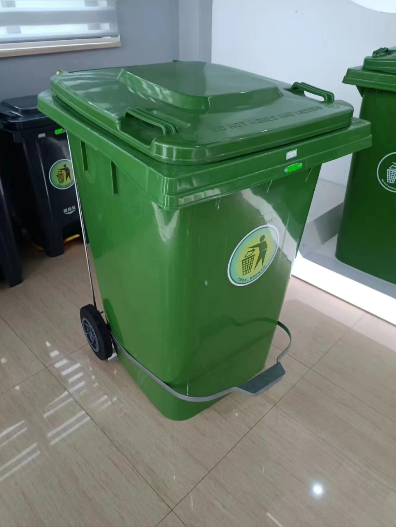 240L HDPE Garbage Container with Foot Pedal Lid and Wheels Waste Containment Storage Bucket for Sale