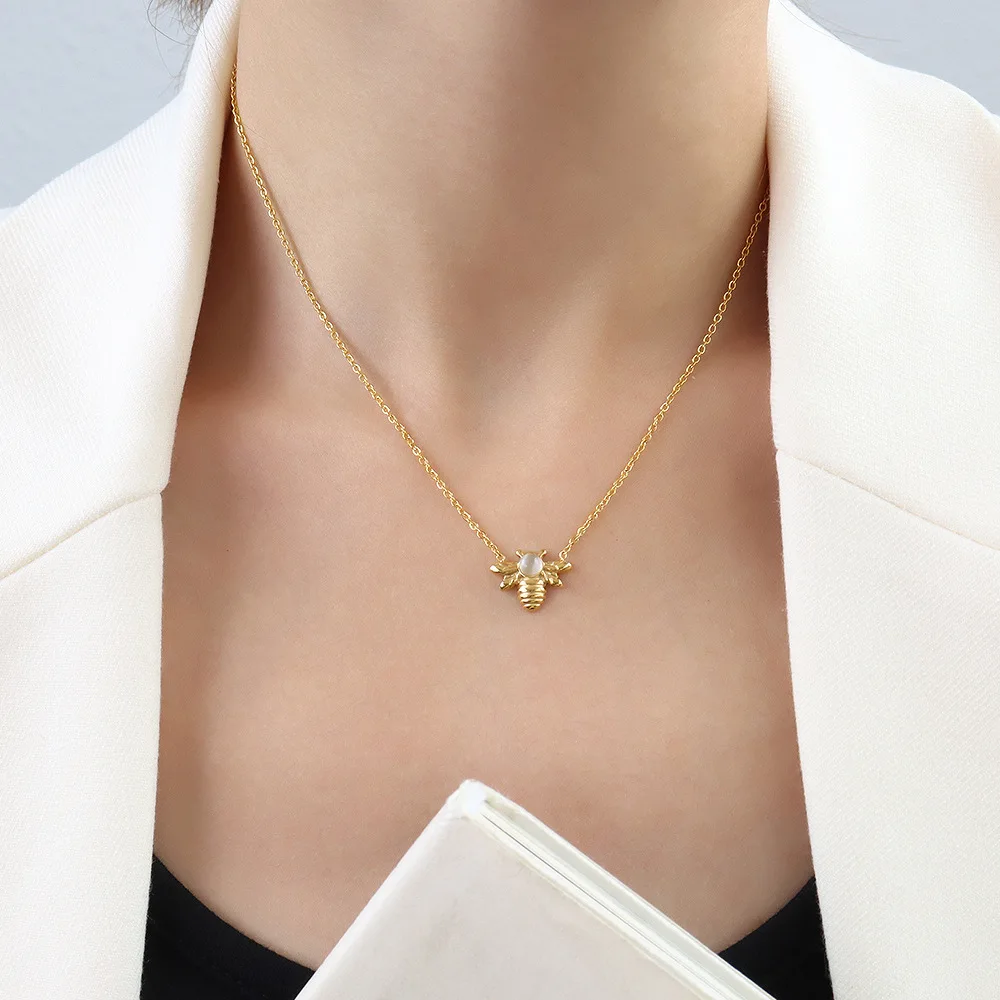 New Honey Bee Charm Necklace Ladies Jewelry Waterproof 18K Gold Plated Stainless Steel Tiny Cute Opal Bee Shape Pendant Necklace