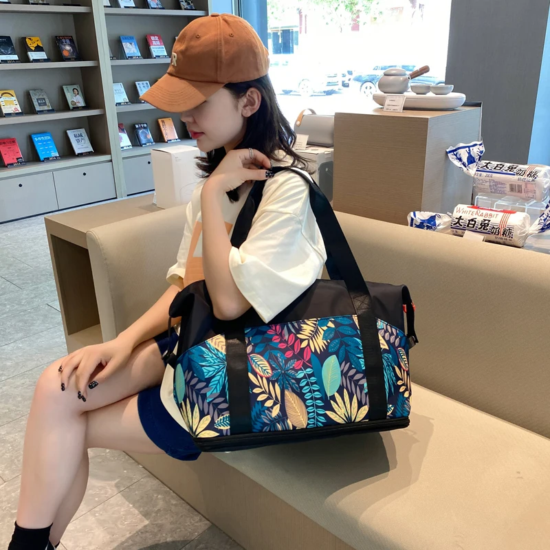 New Fashion Handbags 2023 Light Lady Large Duffel Bags Lady Design Purses For Woman