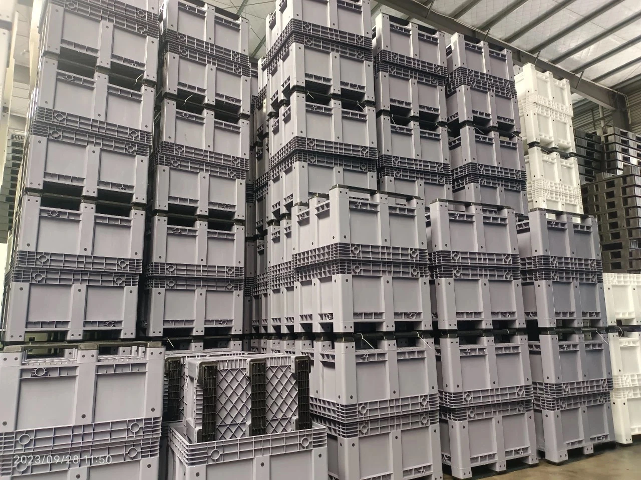 Factory wholesale1200x1000x770 mm Heavy-Duty reusable Auto Parts Storage Container Rigid Plastic Solid Side Pallet Tote Bin Box