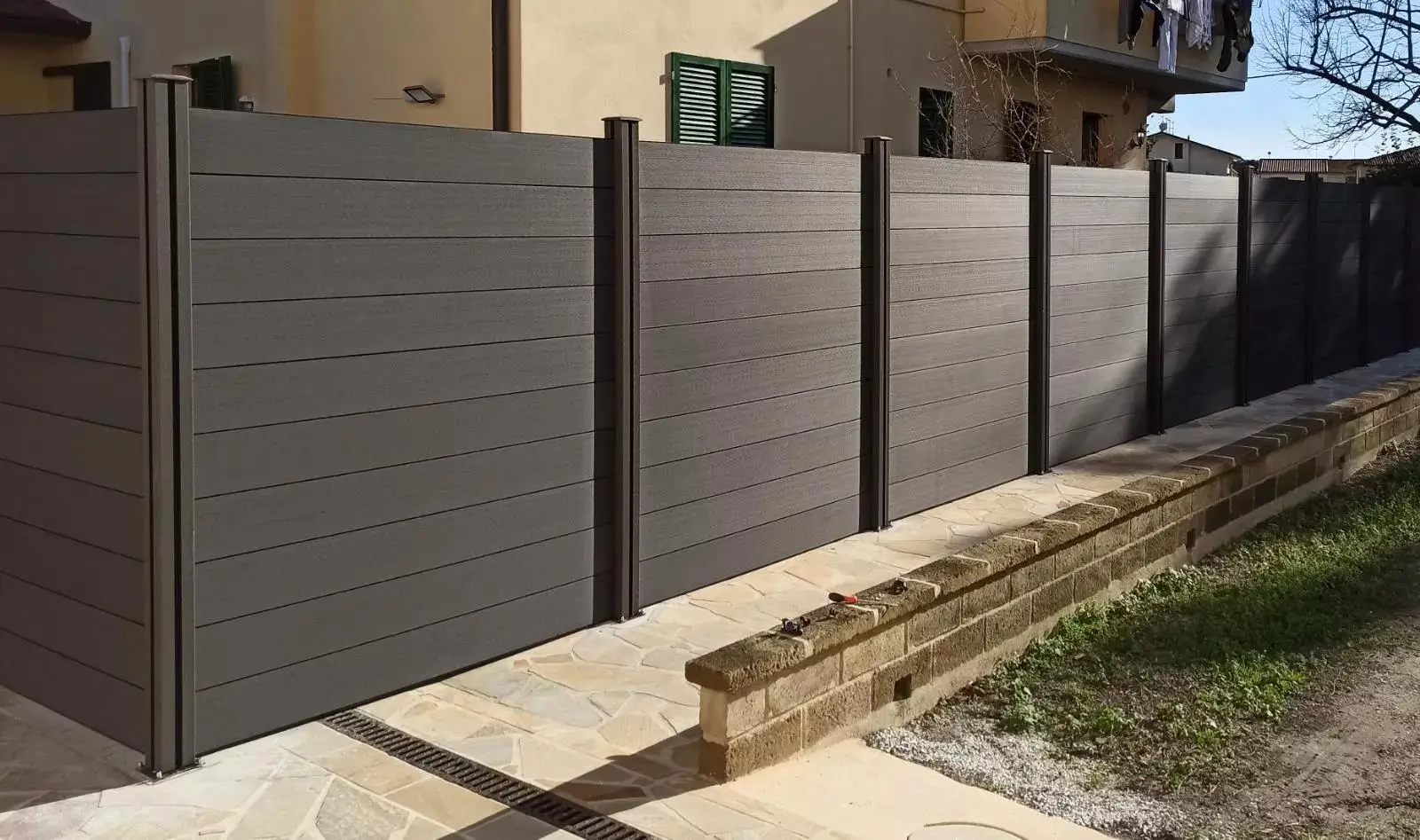 Garden Fence Composite WPC Fence WPC Post Wood Privacy Decorative Outdoor Vertical Strip  Garden Fence Wooden Composite