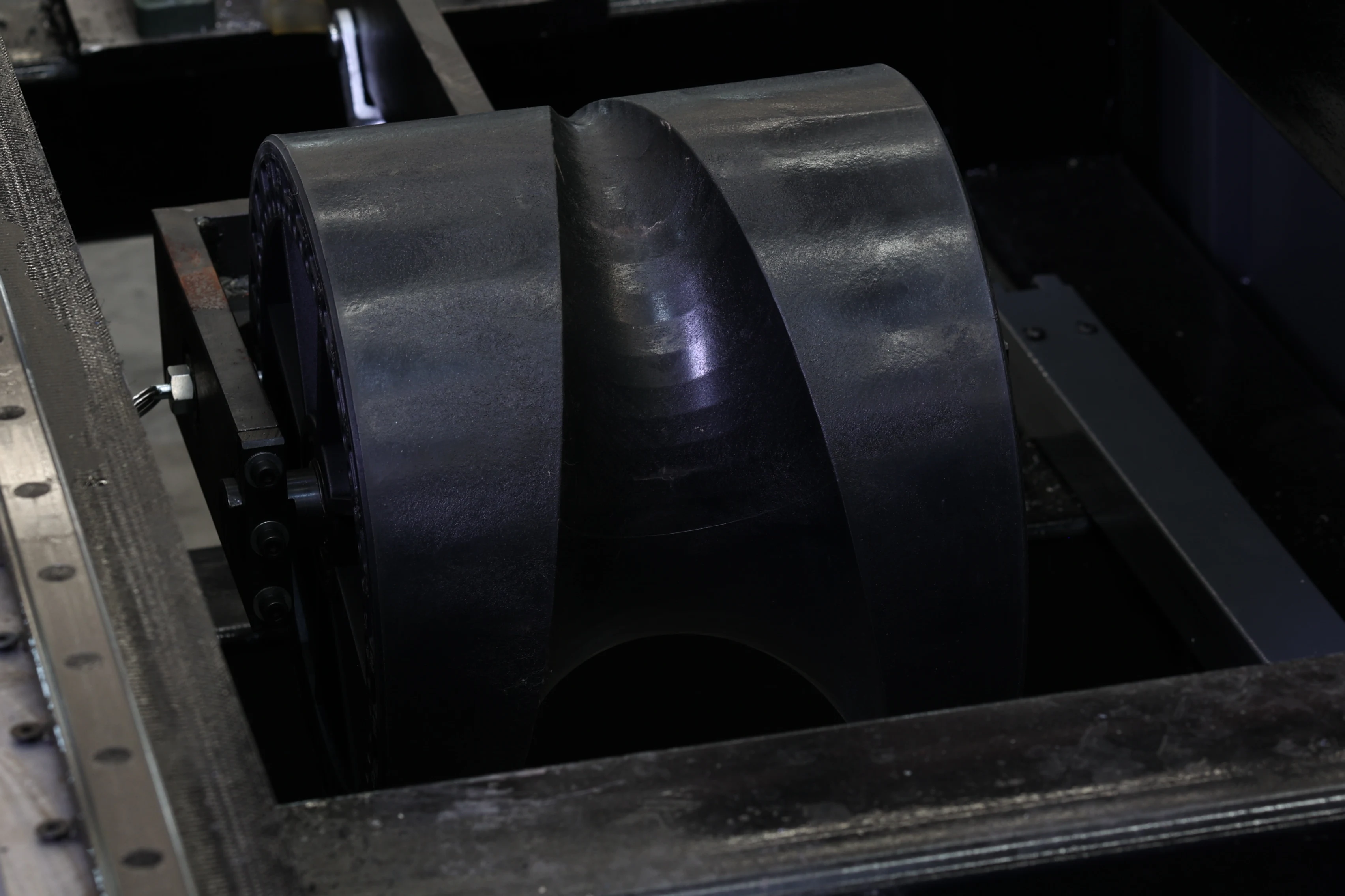 SUDA automatic professional fiber laser pipe cutting machine with loading and unloading system for sale