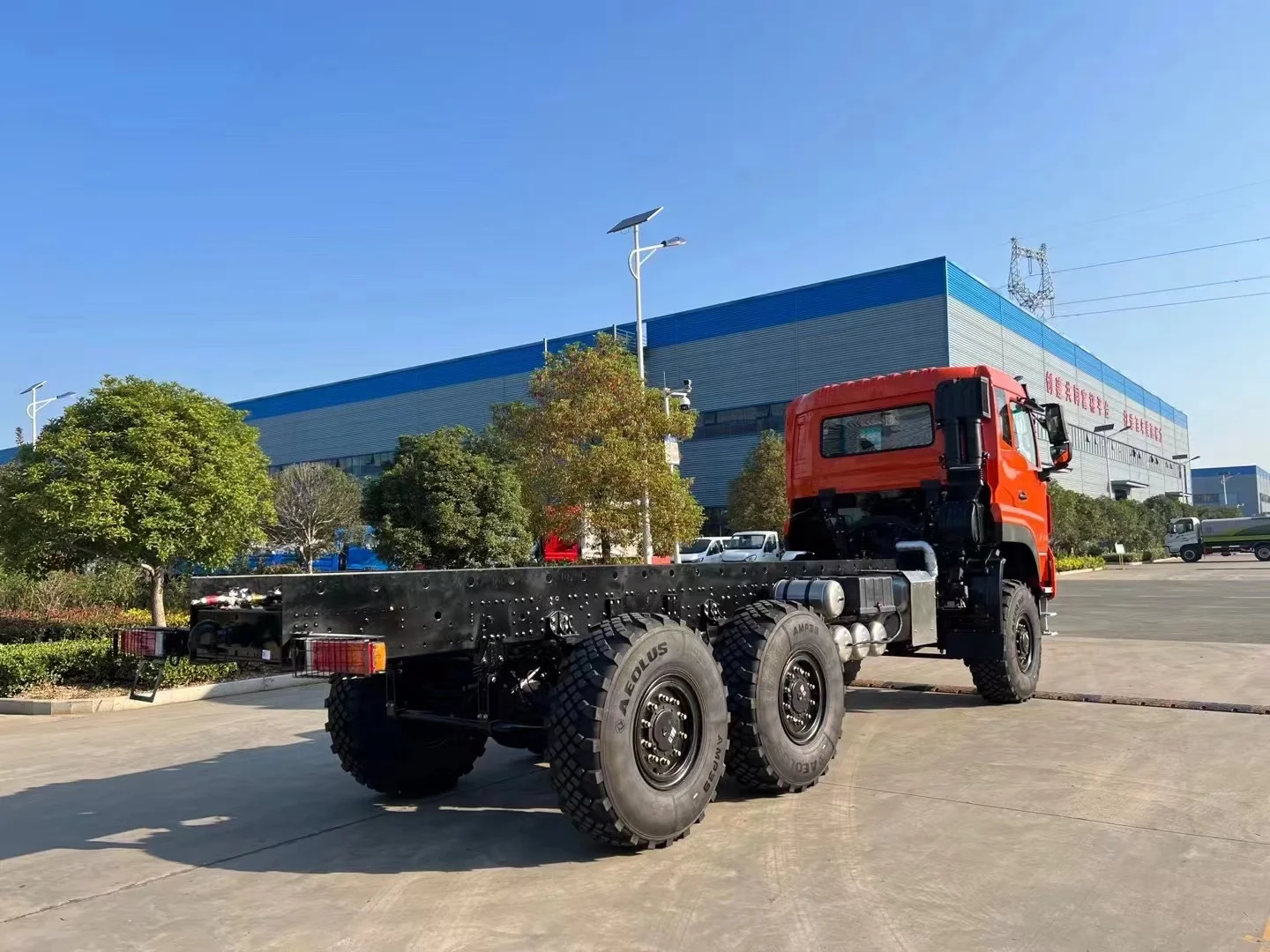factory supply 6WD 6*6 tractor truck Right hand drive 40ton Weichai Engine 460hp Diesel Euro2 3 5 Air conditioner Sleeper bed