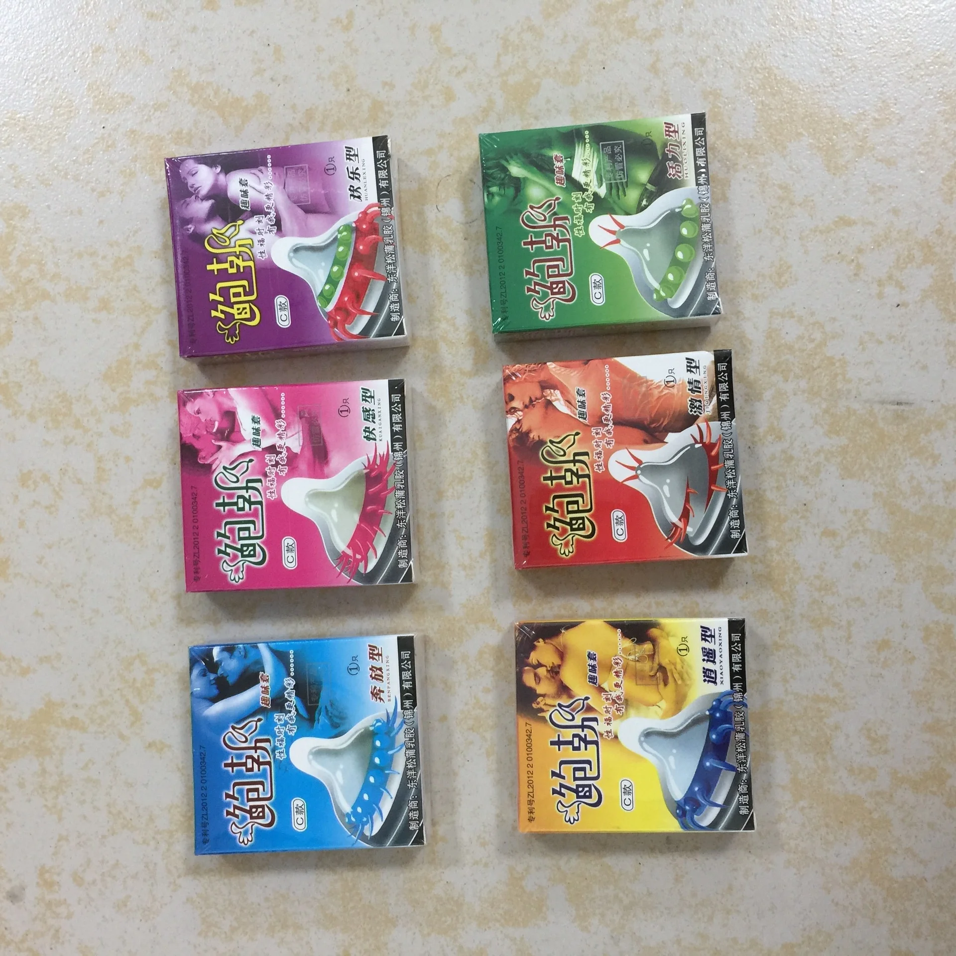 Hot Sale Male Penis Condom Spike Condoms Super Thin Real Touch Vagina Stimulation Natural Latex Male Condoms