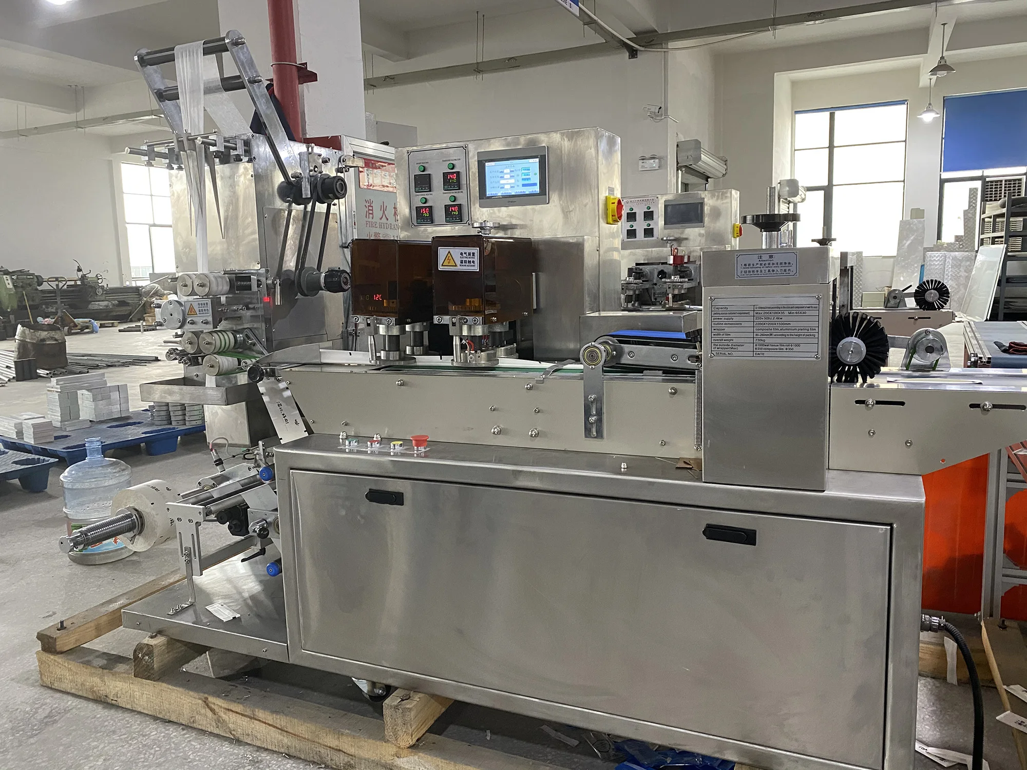 Single piece sterilized wet wipes packaging machine pouch sachet disposable wet tissue pocket packing machine price