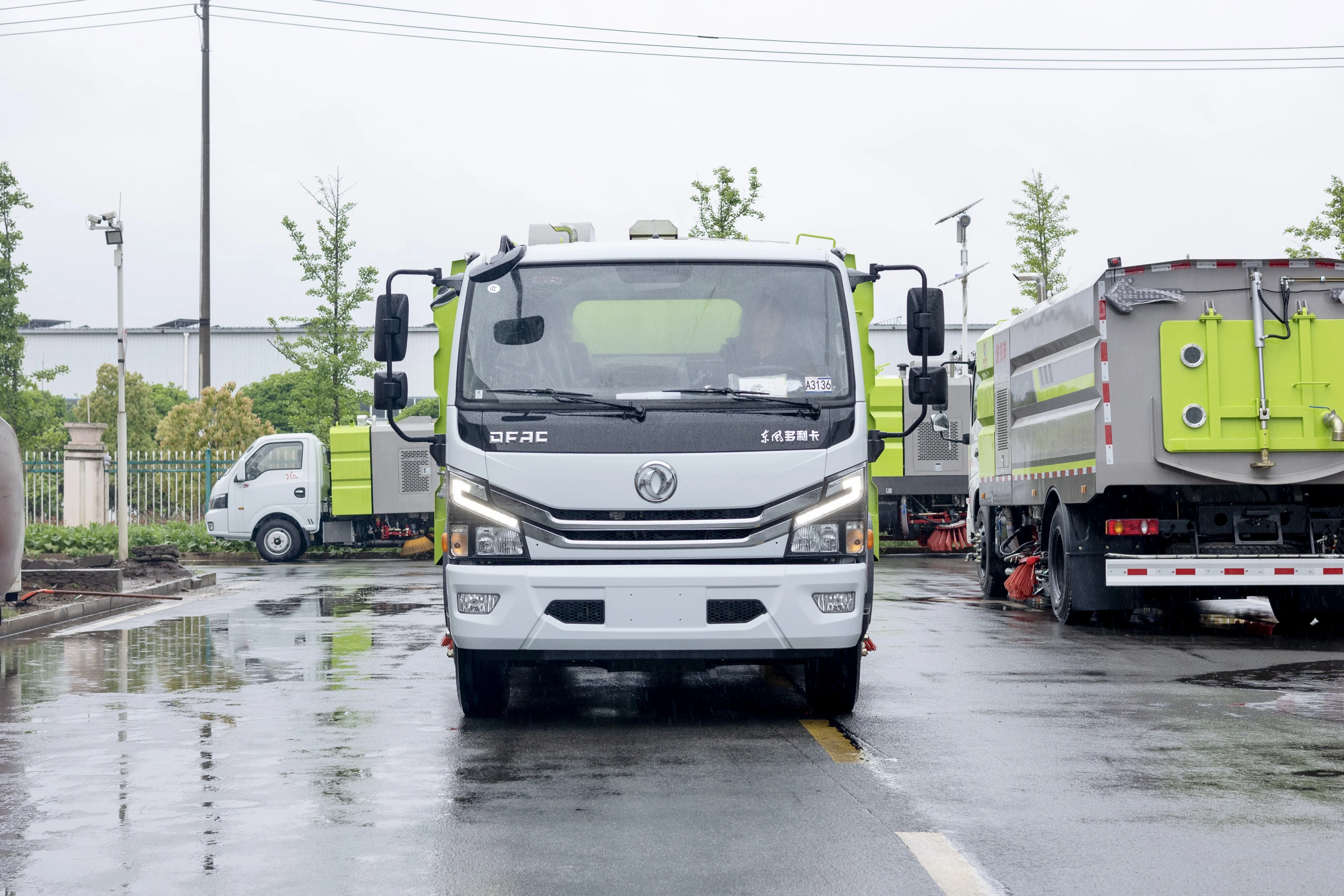 Dongfeng 4x2 Street Refuse Sweeper Truck Price Vacuum Road Sweeper Truck for Clean Road Truck
