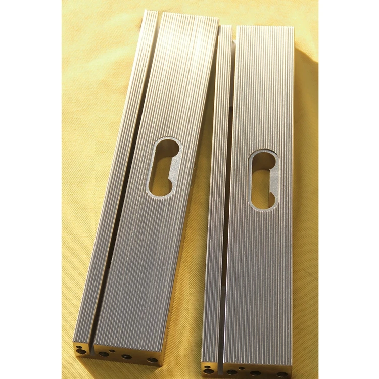 Factory Directly Punch Hole Horizontal Pattern Sealing Jaws with Hold Slot