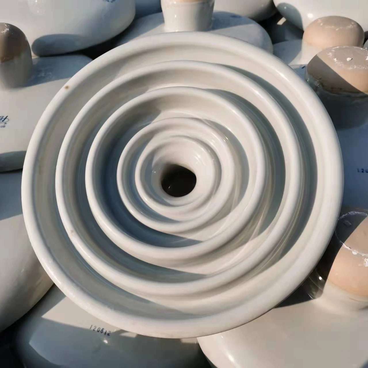 11KV  Low voltage disc porcelain insulators  XP-70