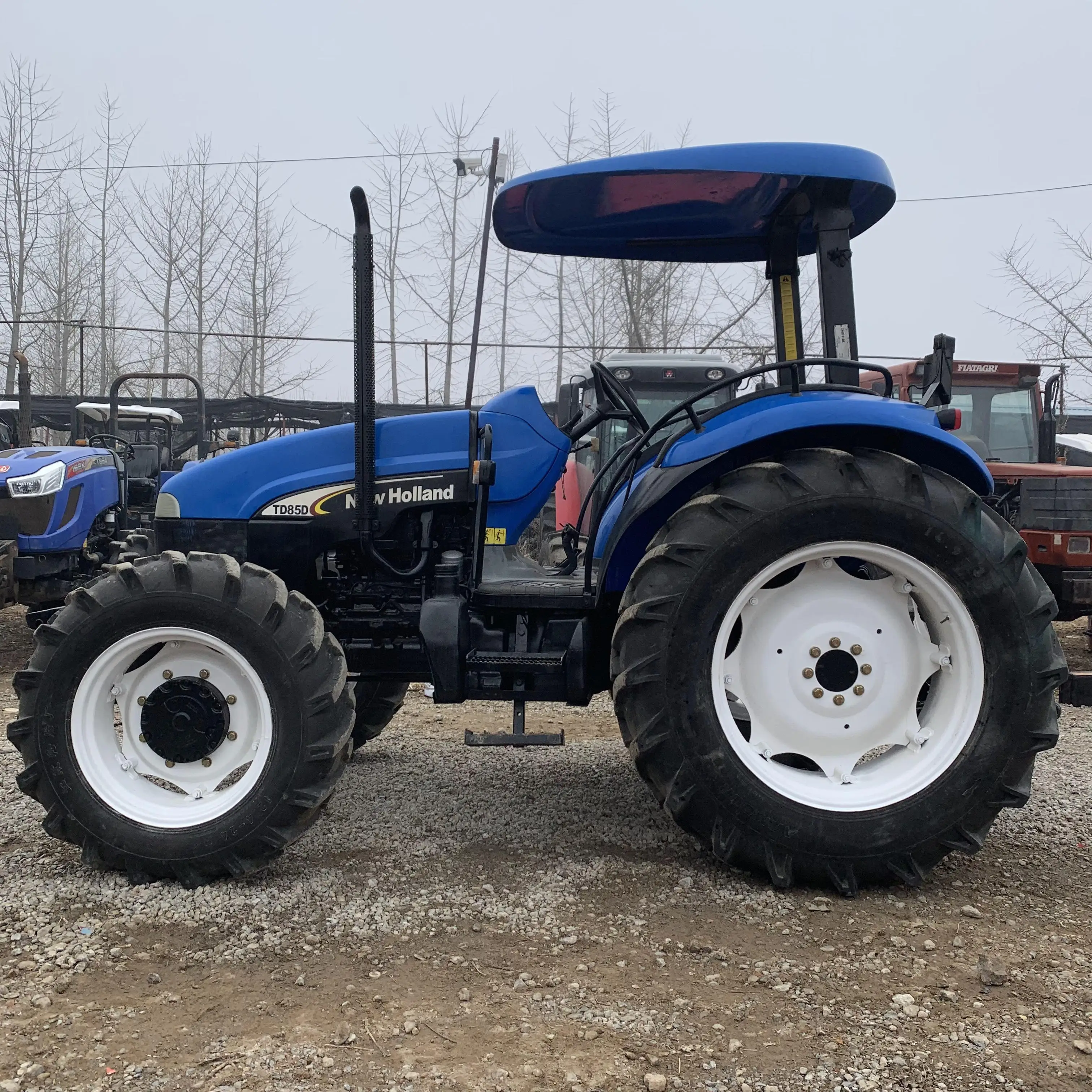 Международный бренд Newholland 85hp Подержанный трактор в хорошем состоянии 4*4