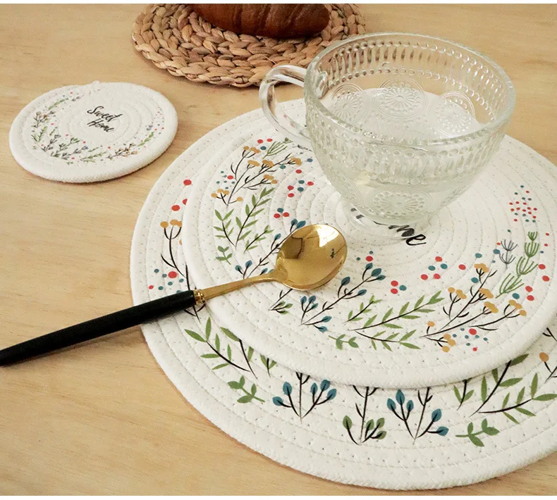 Japanese Printed Strawberry round Woven Cotton Insulated Placemats and Plate Mats Insulated Tea Coasters