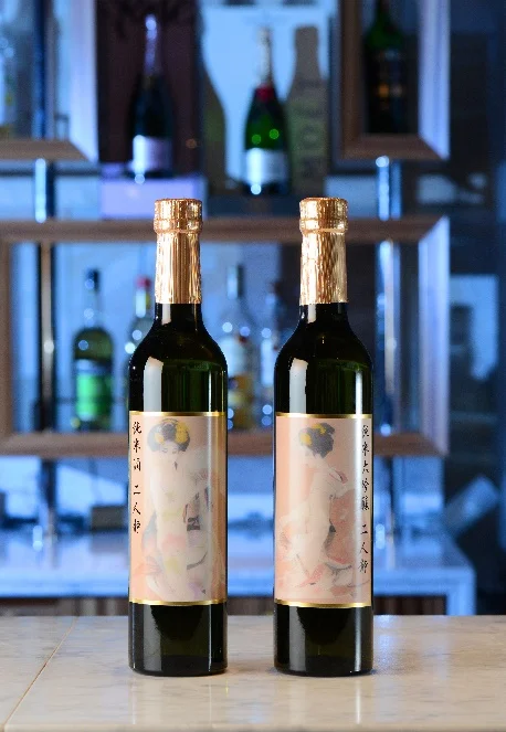 Flowery scent sake rice wine mirin liquor glass beverage bottle