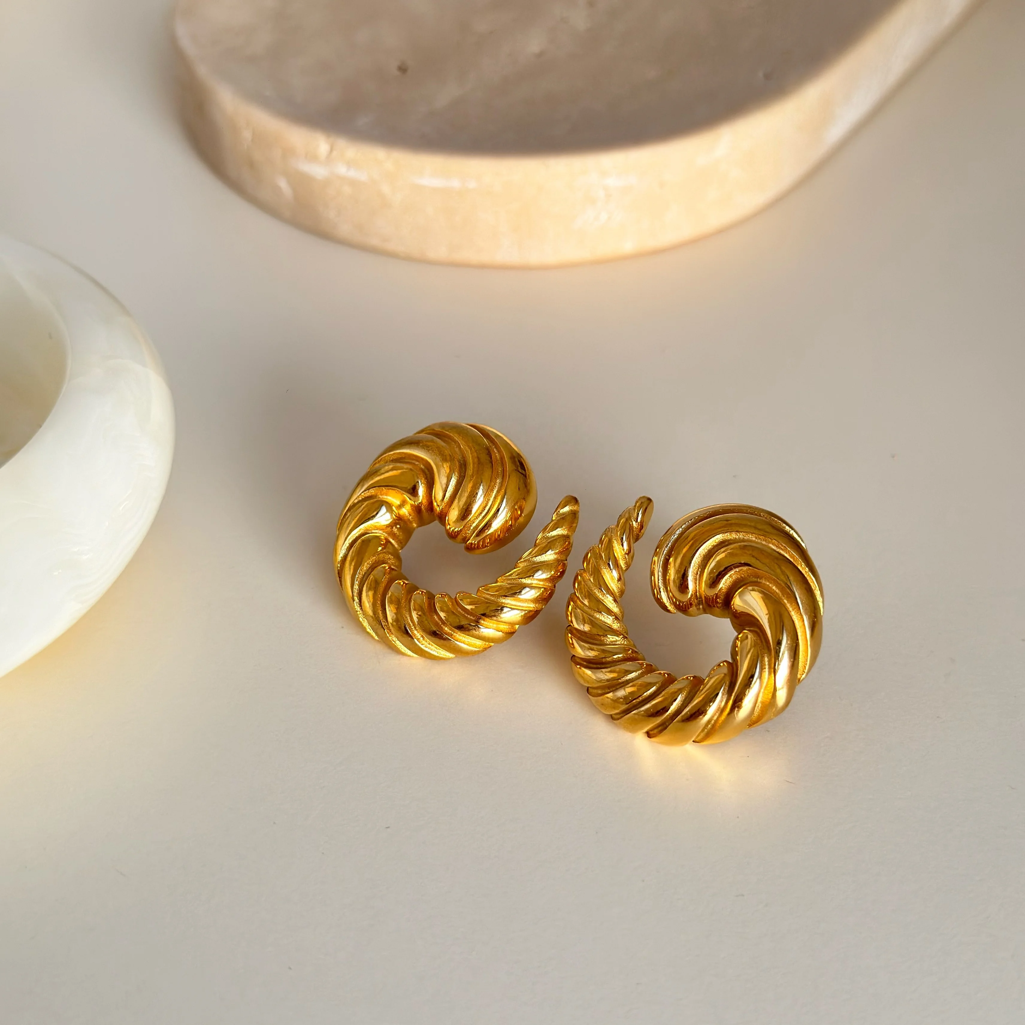 Dazan Autumn Winter 18k Gold Plated Hypoallergenic Stainless Steel High Quality Vintage Vortex Horn Gypsy Dancer Earrings