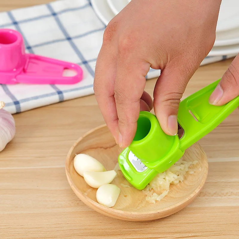 Explosive hot selling kitchen household garlic grinder creative multifunctional ginger grinder and garlic cutter wholesale
