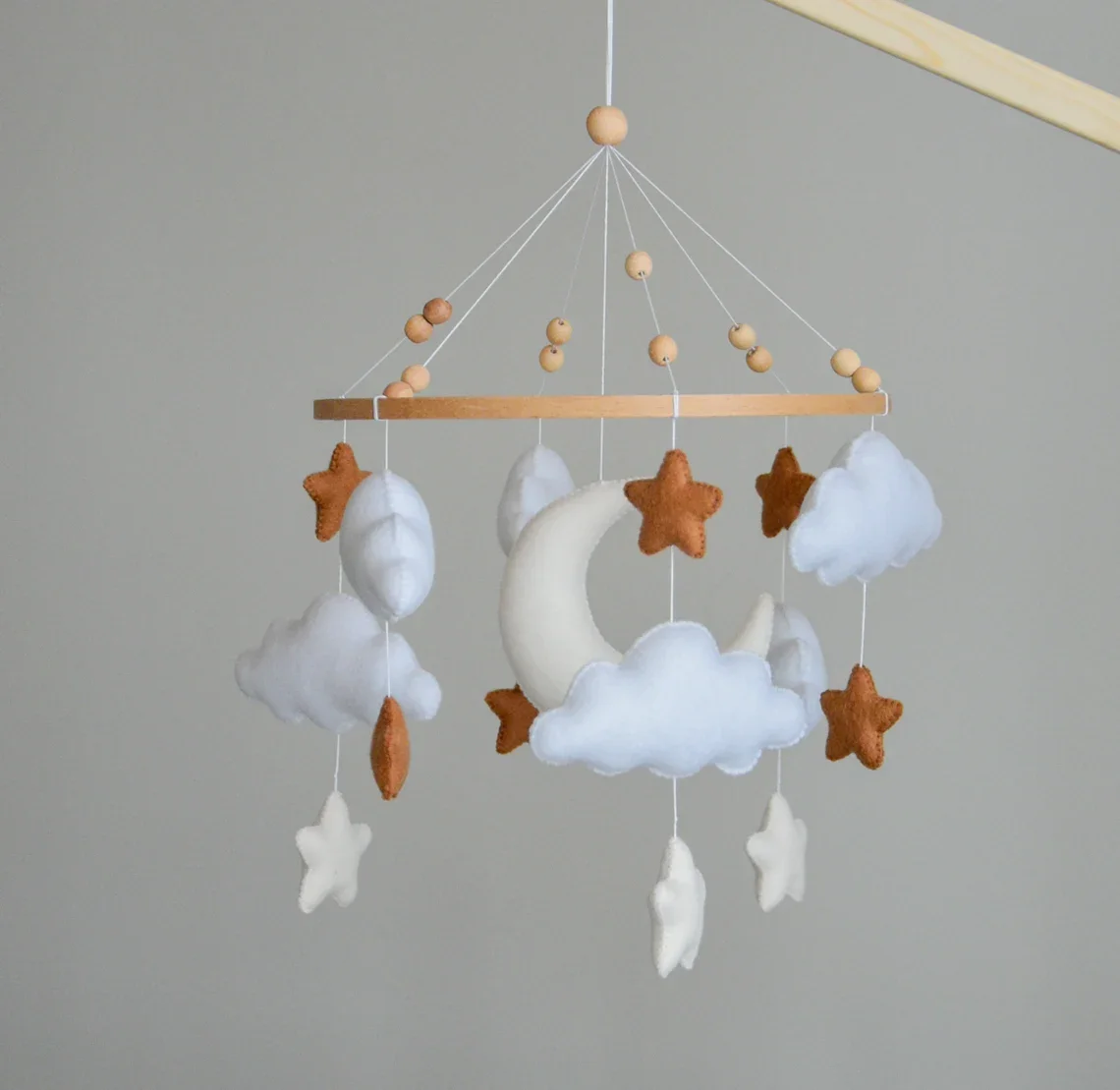 Монтессори нейтральный музыкальный постельный Колокольчик для детей подвесная комната мягкие маленькие облака и звезды войлочные игрушки мобиль детской кроватки