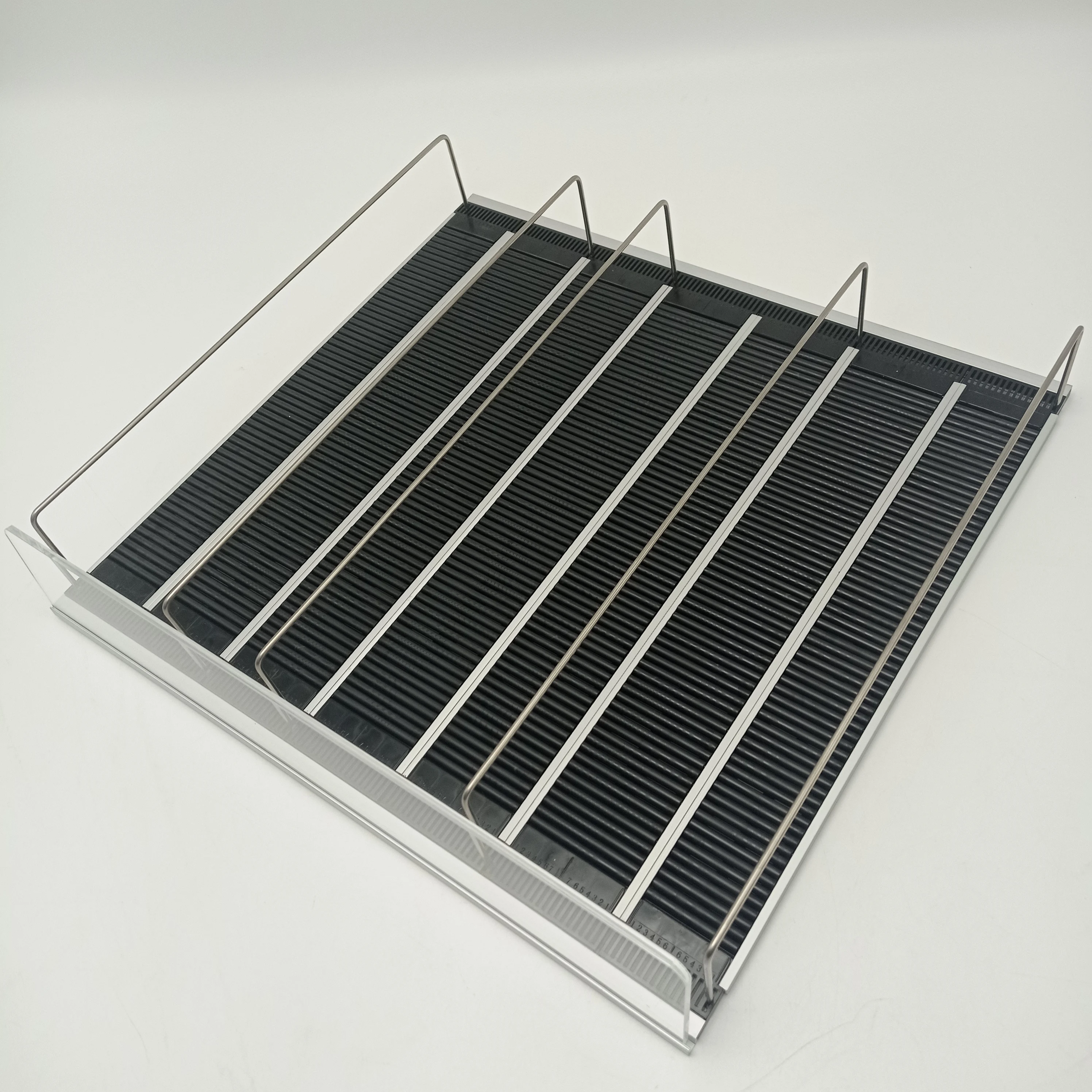 XLR Customize Auto Feed Beverage Shelf Glides Flex Shelf Gravity Roller Shelf for Convenience Store