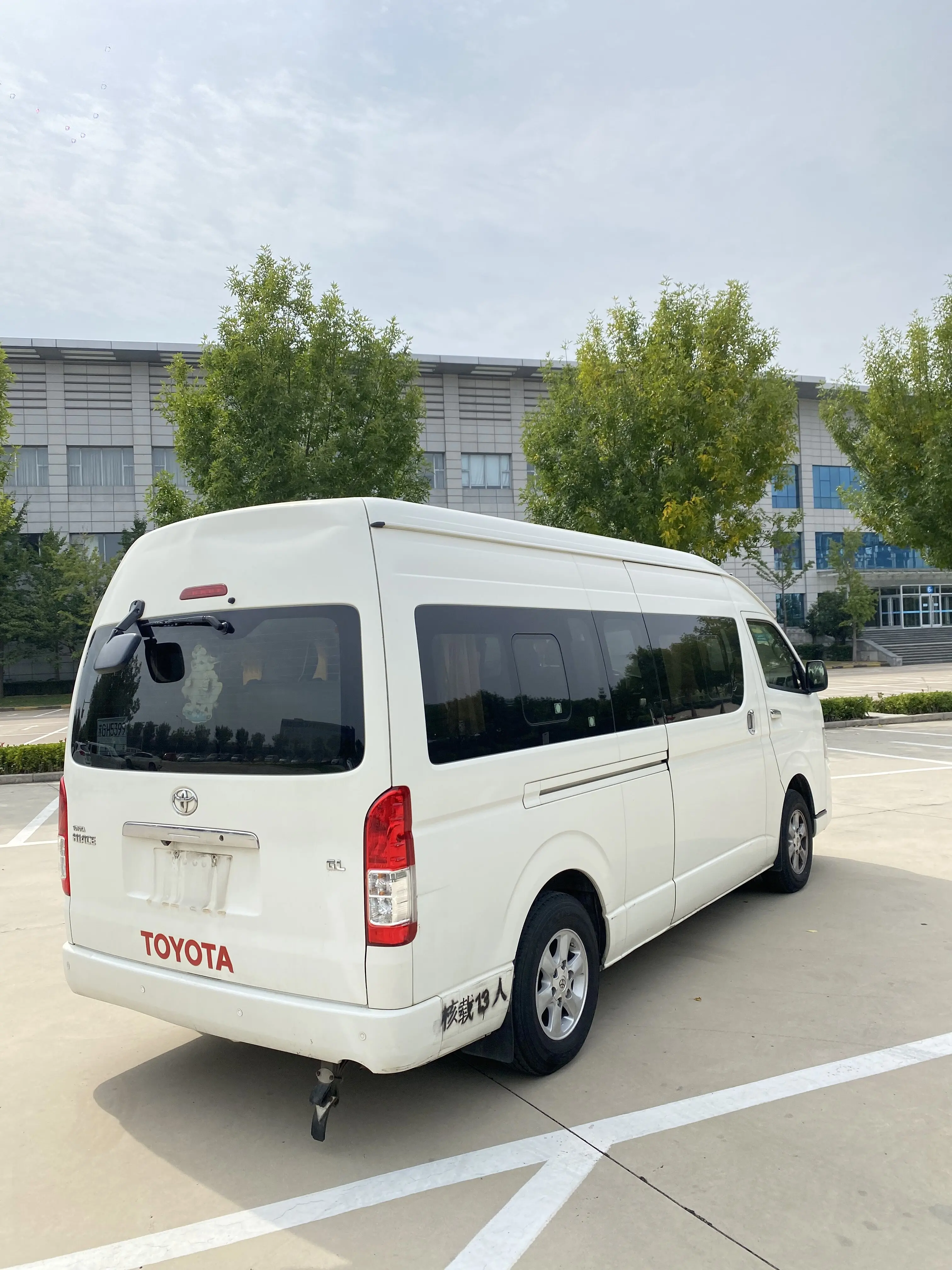 good condition Toyota Hiace Mini Bus 16 seats  Diesel Engine Toyota Hiace for Sale