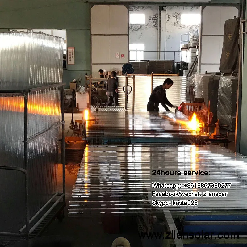 Solar water heater with feeding tank