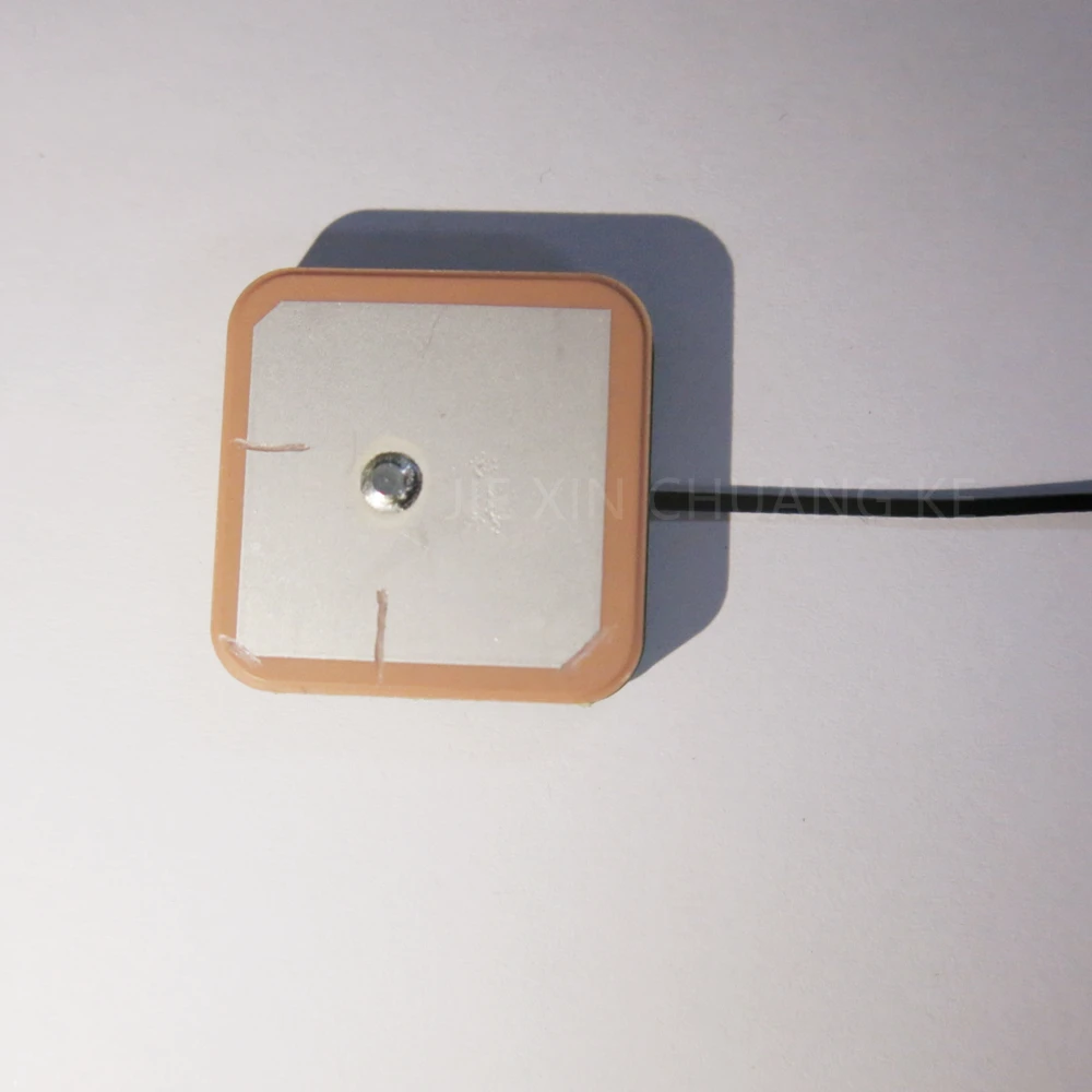 GPS antenna 25*25*4mm 1575.42MHz SMD active internal ceramic cable Product line length 7CM, cable length can be customized
