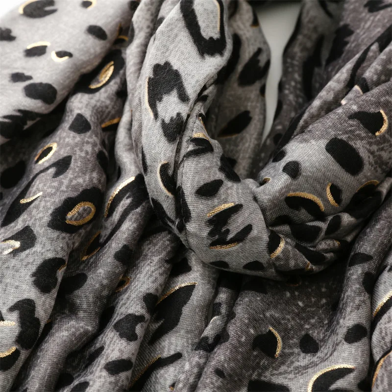 Wholesale Latest Design Women Long Large Leopard Print  Scarves Ladies Classic  Scarf Shawl Hijabs Muslim Women