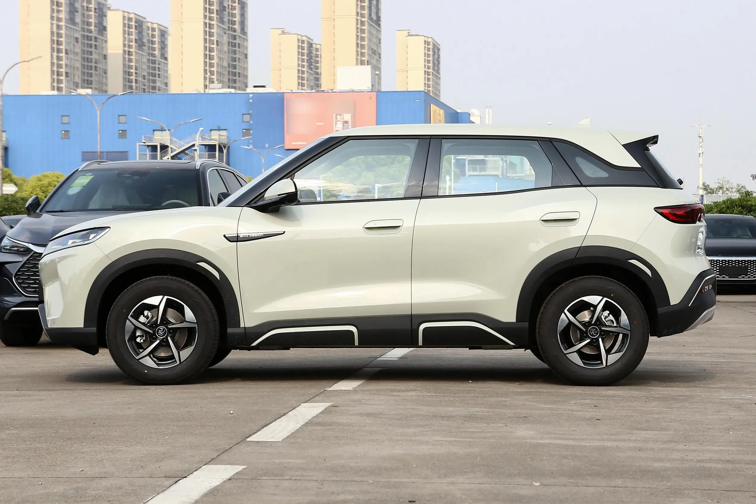 2024 Neue Version China Byd Auto 2024 Yuan up New Ev Car Electric Car Transcendent 401 Km Long Range Byd Yuan up
