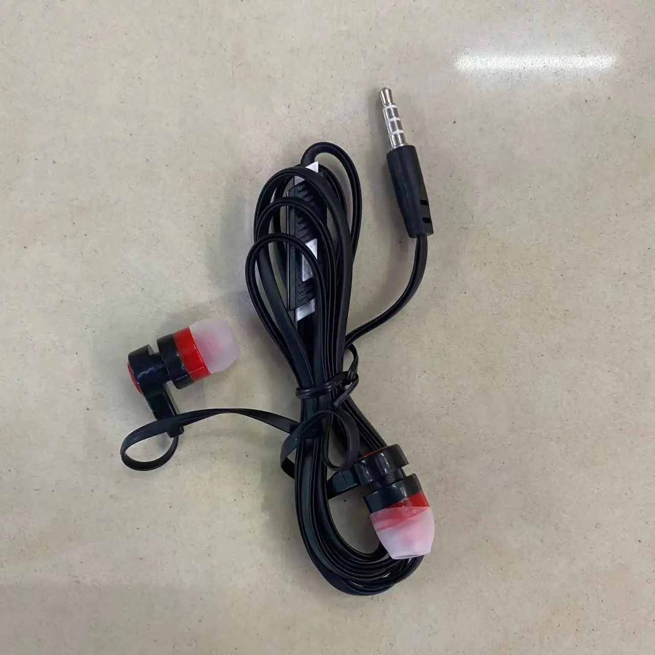 New factory price  Universal 3.5mm Wired Earphone And Headphone Girls Hands Free In Ear Earbuds With Mic For Phones Mp3 Ipod