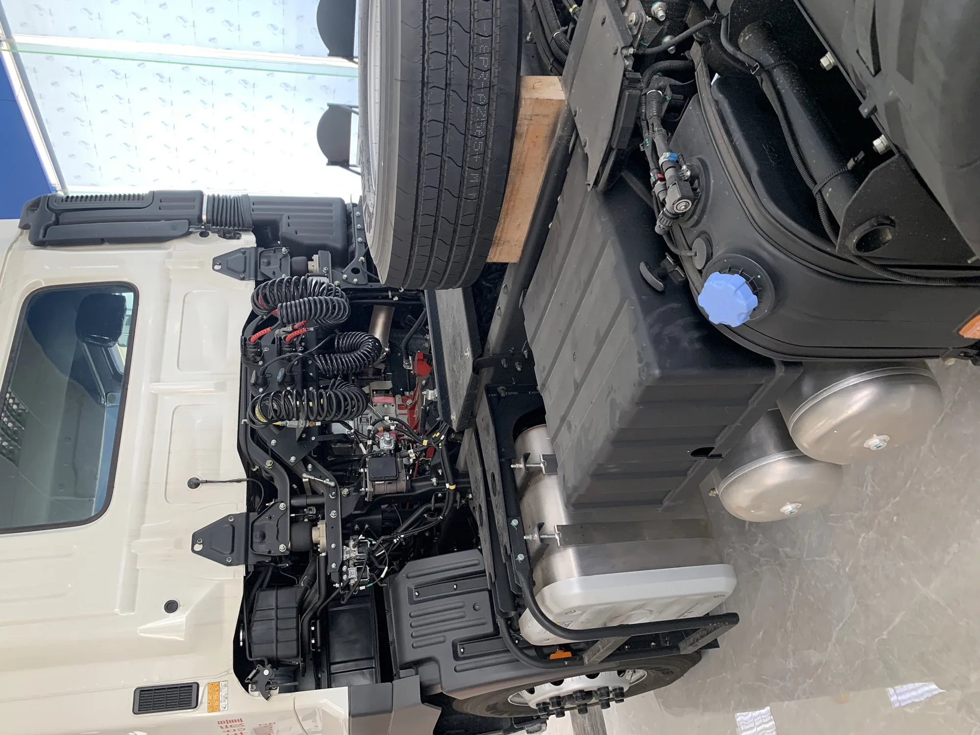 New Hino 700 6x4 420hp tractor truck made in Japan