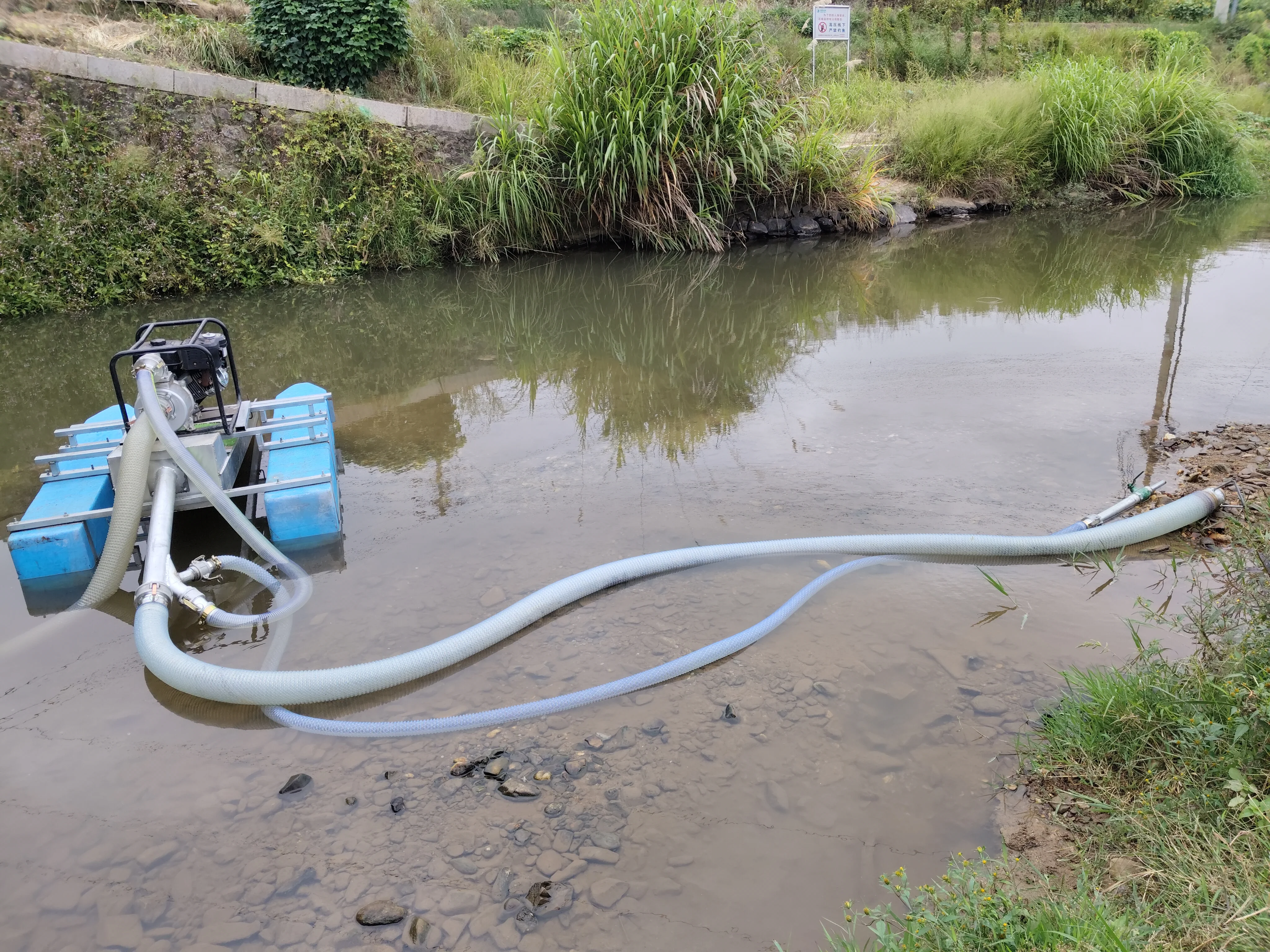 Gasoline gold dredging ship for Gold/Diamond Dredging Plant 2.5/4/6 inches River Sand Gold Washing Sluice Box Boat