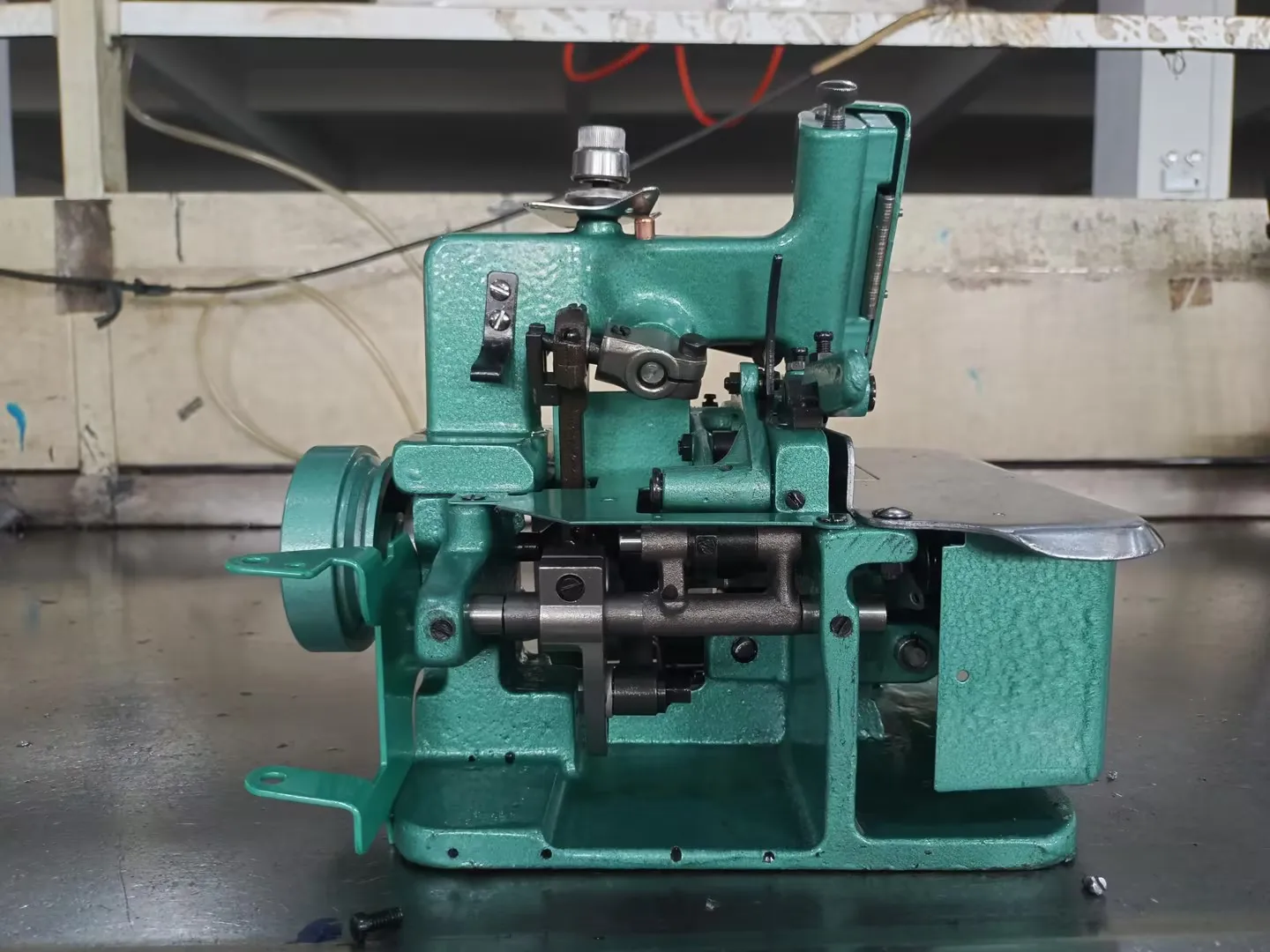 JUKKY GN1-6D Manual Feed High-Speed 3-Thread Overlock Sewing Machine Portable Mini Electric Knitting Fabric Home Factory Direct