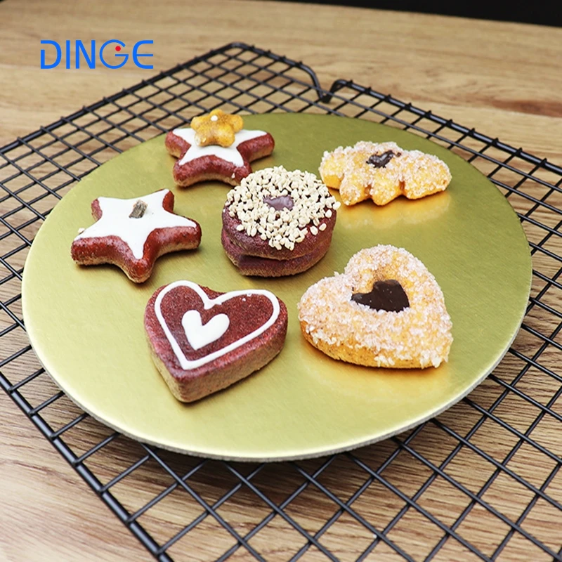 Factory direct wholesale high quality exquisite food grade circle cardboard cake base paperboards round gold cake base tray
