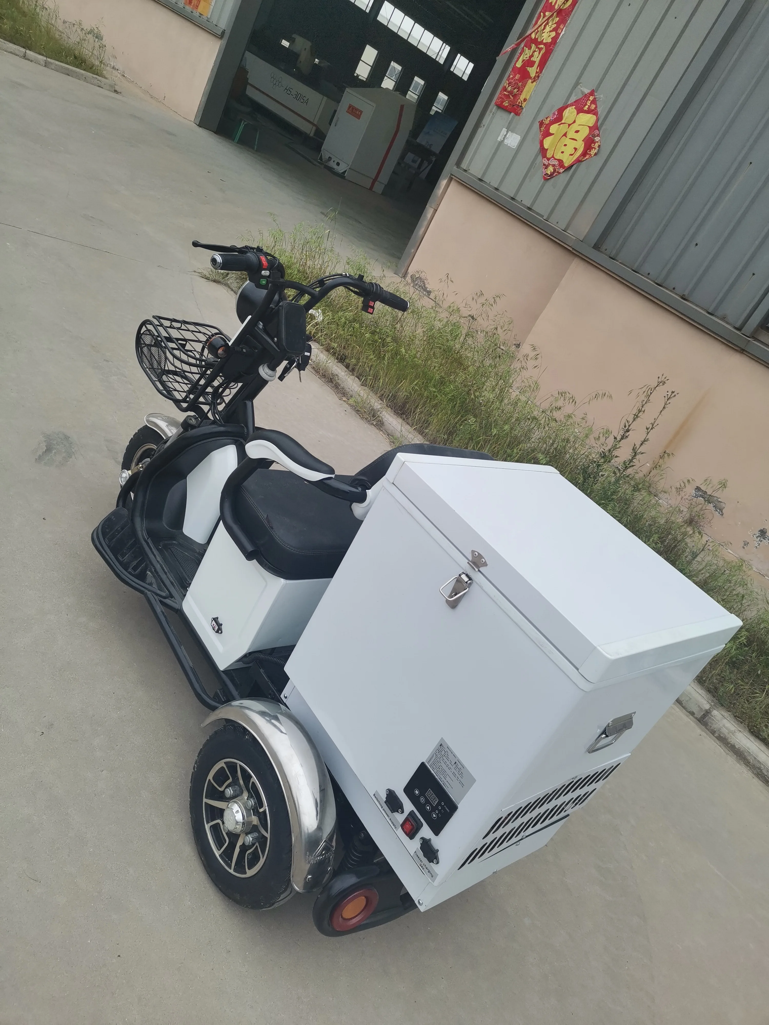 Commercial snack Cart Electric Reverse Tricycle Mobile ice cream cart