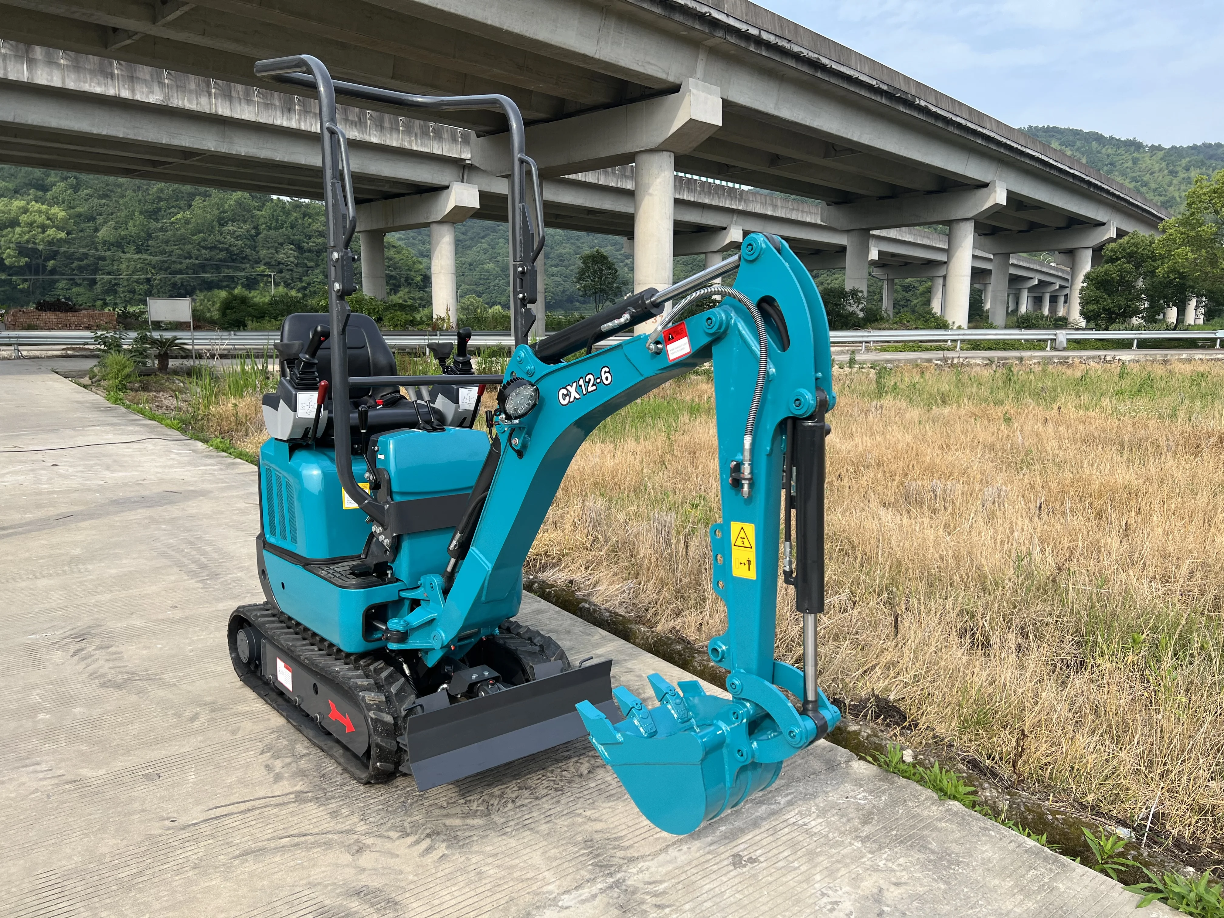 Chuangxin 2024 CX12-6 China Cheap Small excavator mini Digger wholesale 1.2ton price micro bagger with kubota engine