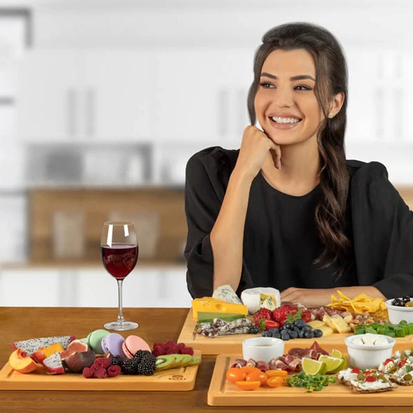 Wholesale price stand set 4 piece new york shaped wood bamboo cutting board