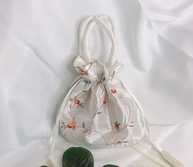 Women fashion embroidery flower decoration handmade handbag