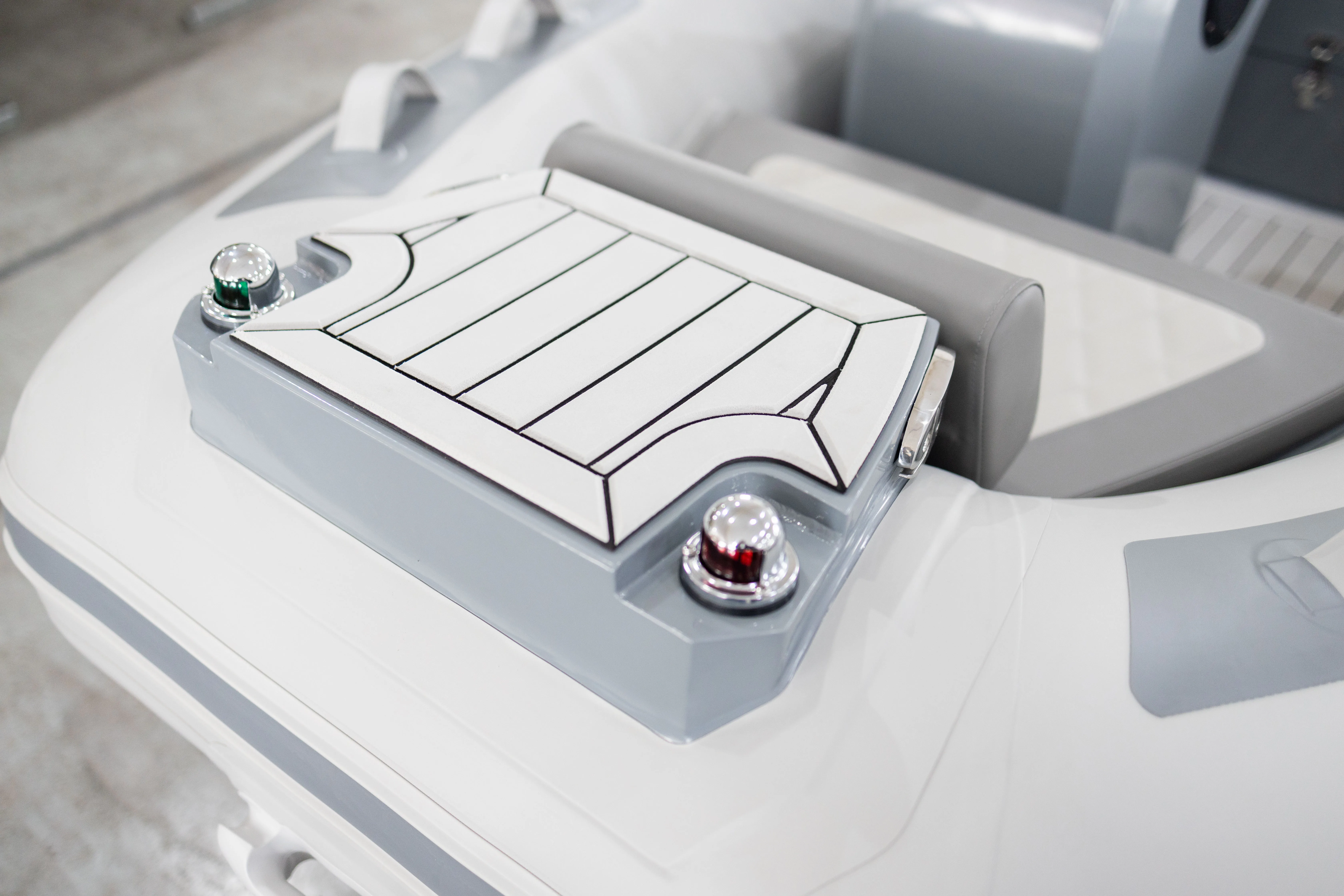 Custom Logo 3M Inflatable Hull Rib Boat V Hull Aluminum Center Console with Hypalon Material
