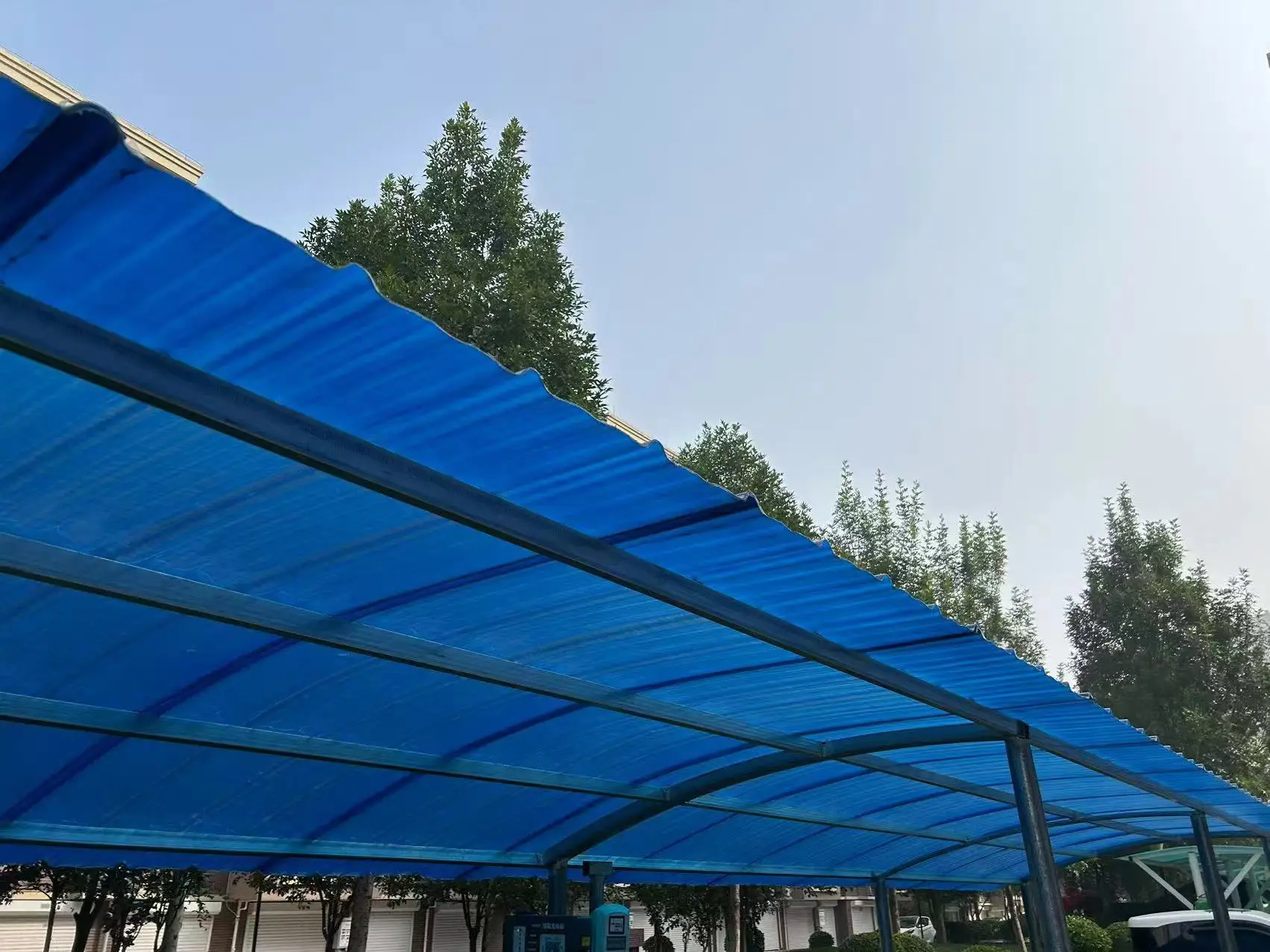 0.8mm  flat surface of the glazed vegetable greenhouses is smooth and durable