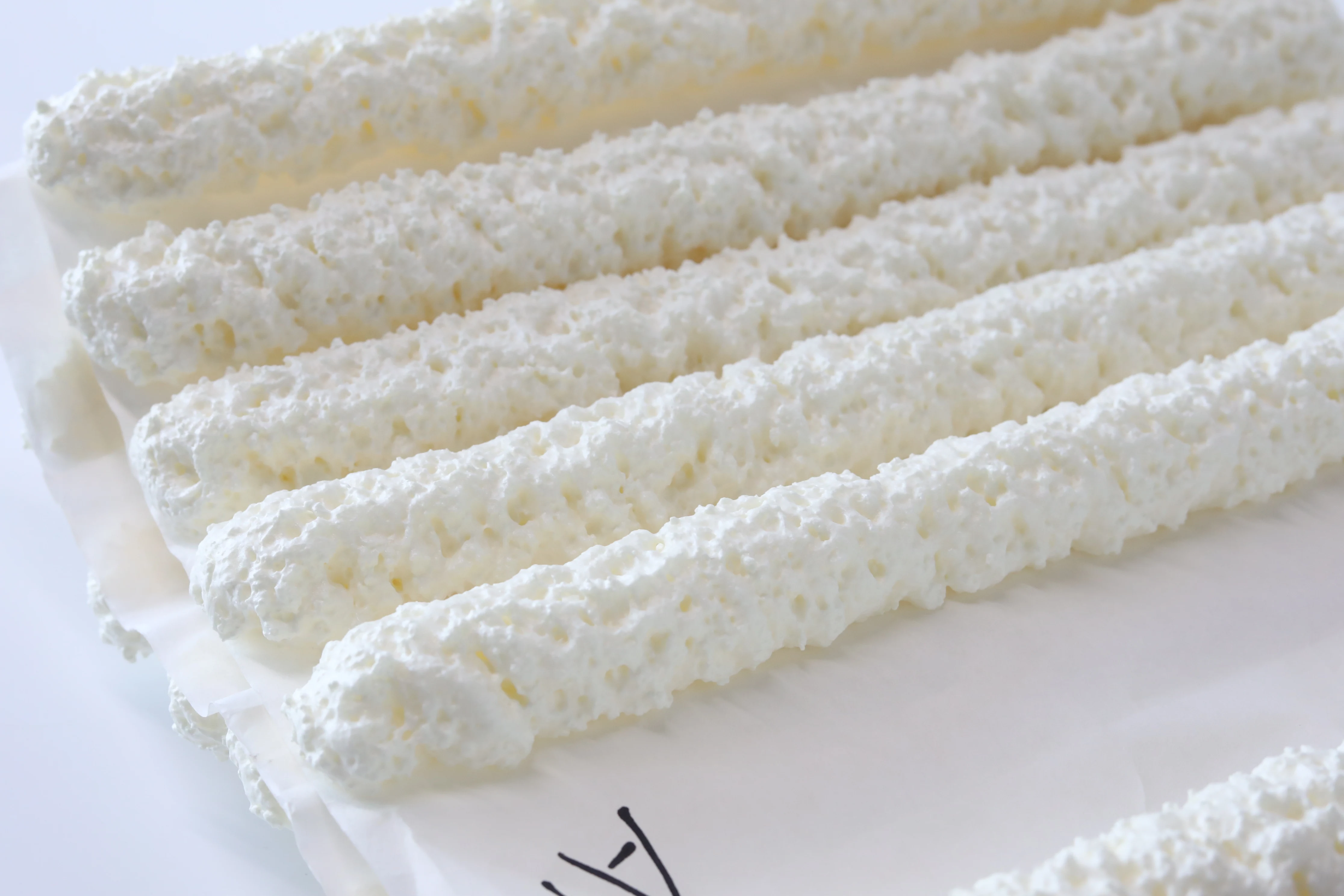Extruded Spray  Filler Bricks Adhesive Foam Spray Black Polyurethane Foam 300Ml Pu Foam