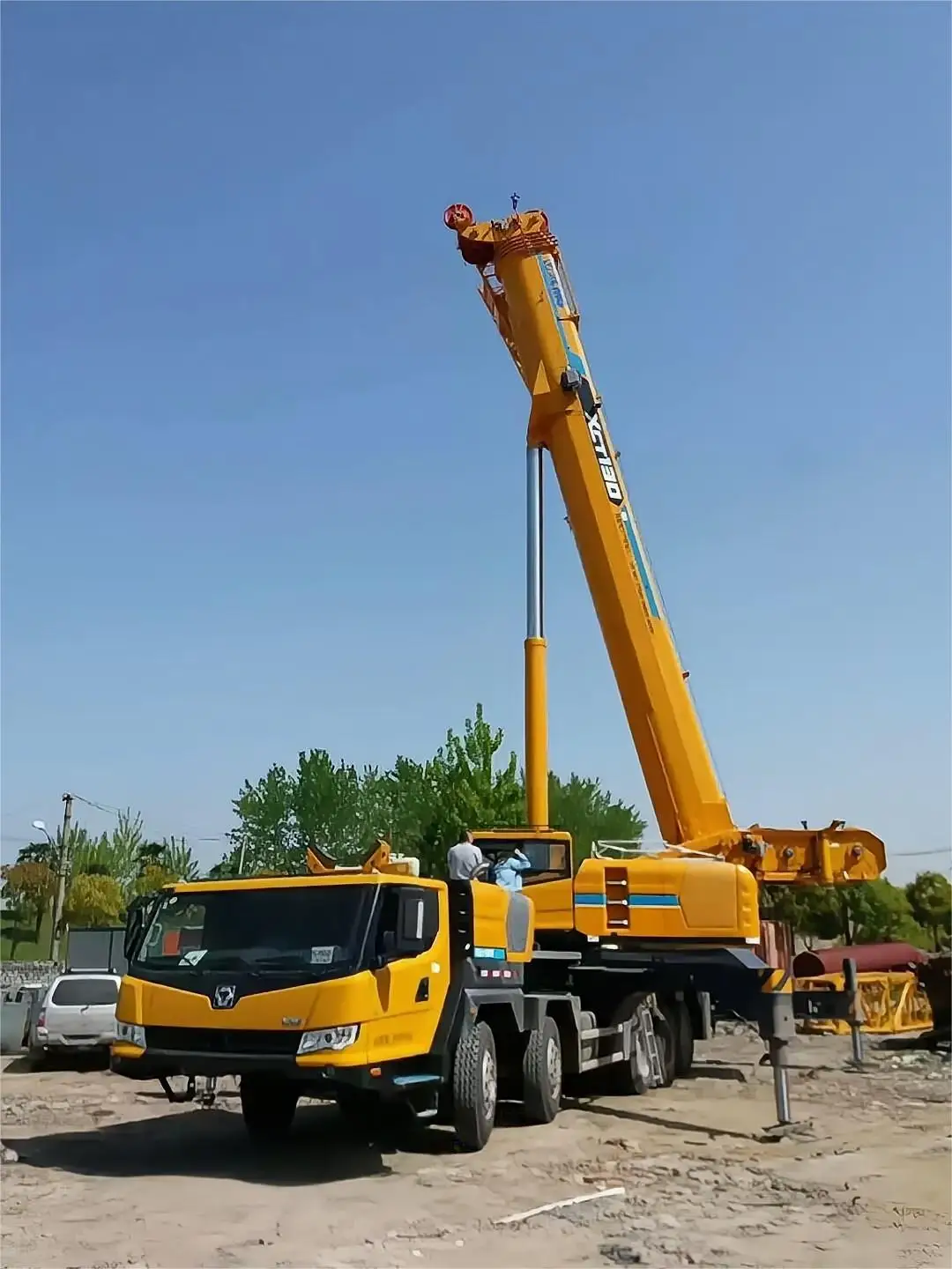 XCMG 130ton truck crane XCT130 used crane trucks for sale