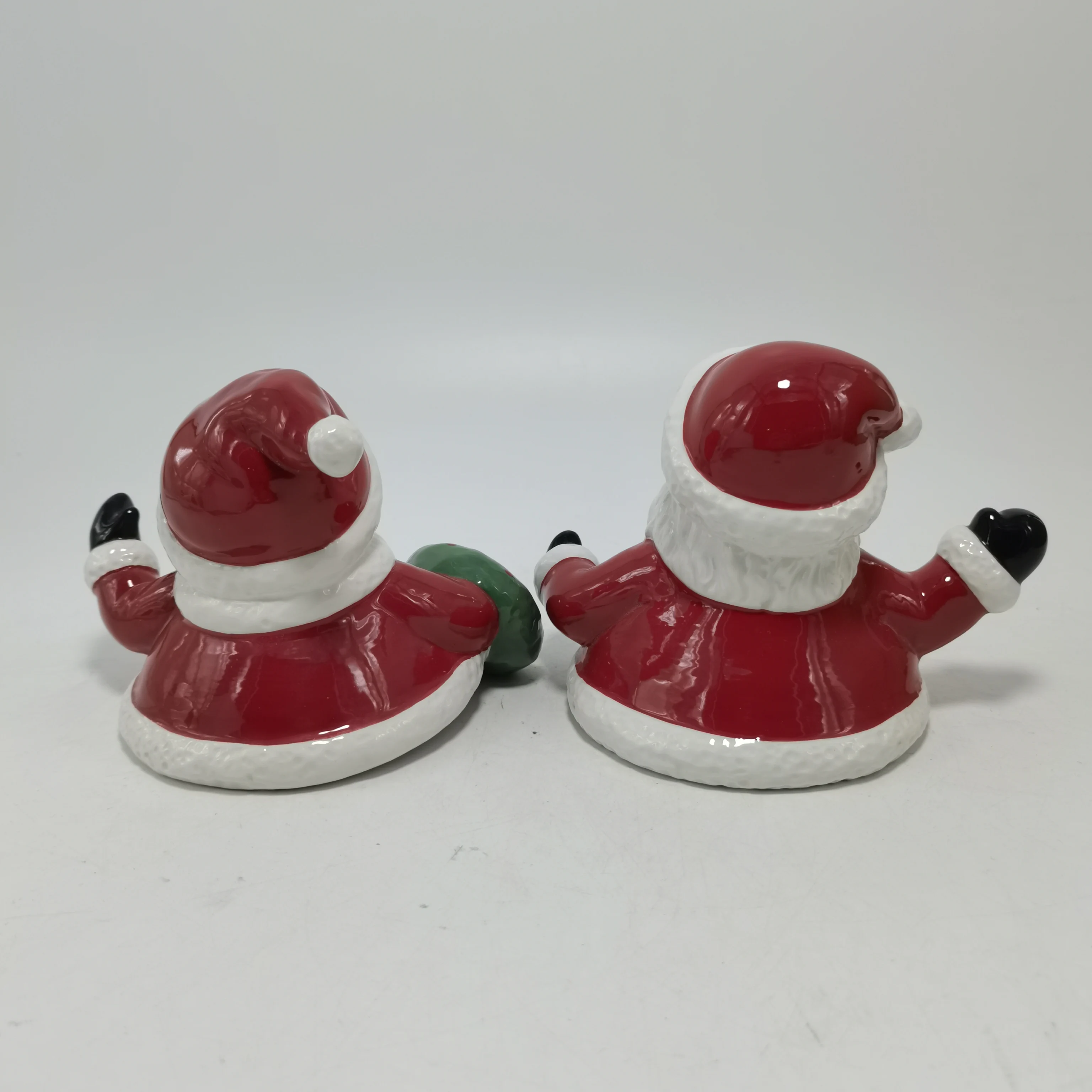 Latest design Christmas decorations party supplies Ceramic Santa Claus sculpture The bottom can be fitted with crystal ball