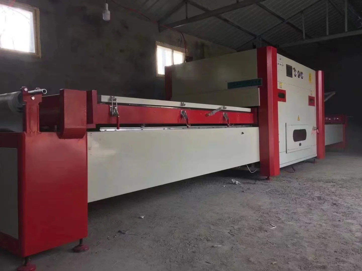 LD Machinery TM2480 automatic vacuum forming negative pressure pvc film laminator suction machine for door sheet door plank