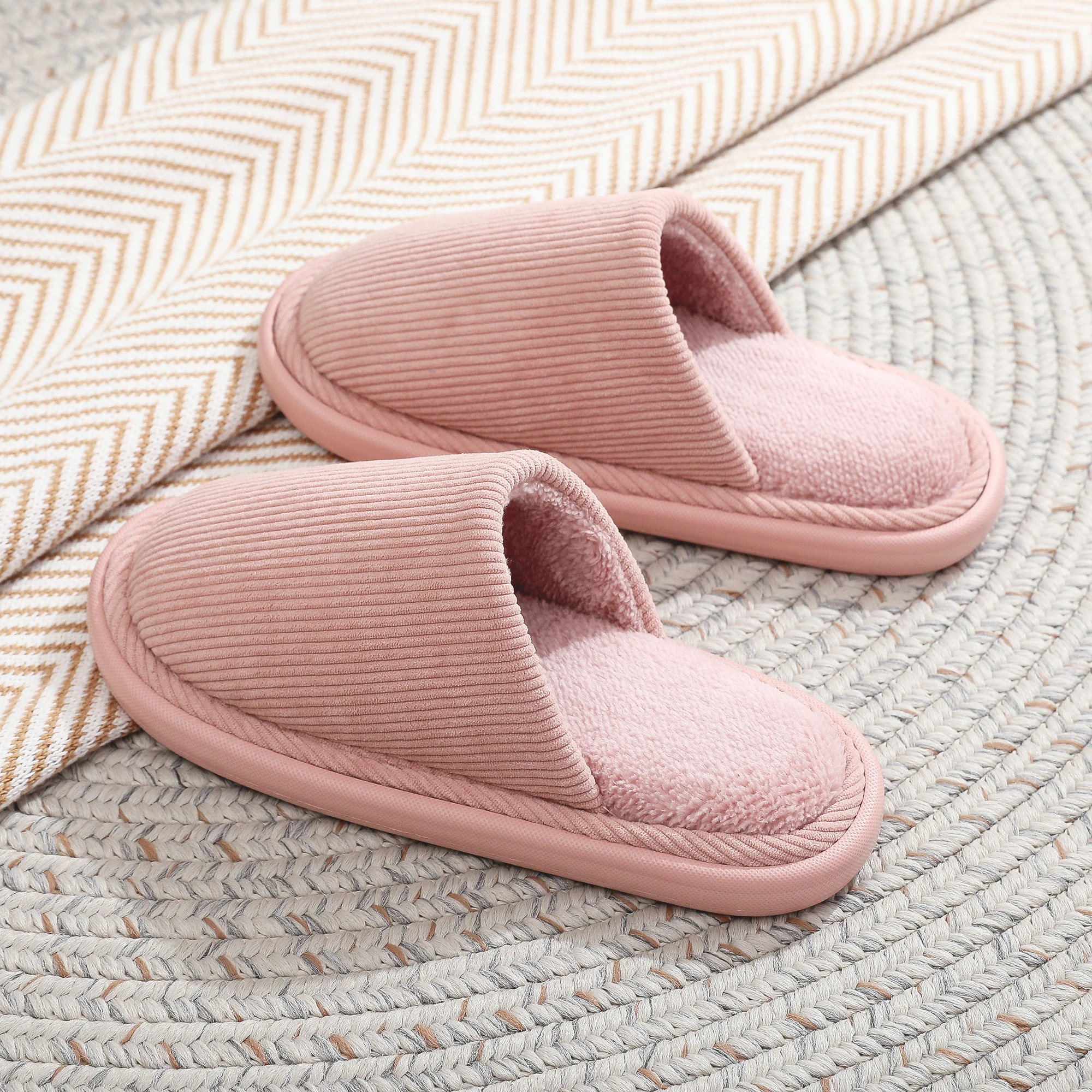 Plush Solid Color Slippers Women Men Soft Plush Non Slip Indoor Cotton Slides  Keep Warm Comfortable Winter House Slippers