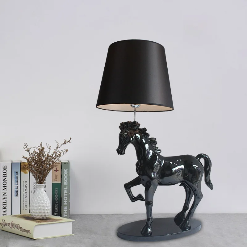 Latest Design Simple horse Shape Table lamp creative resin living room Table lamp black white For Home and Hotel Decoration