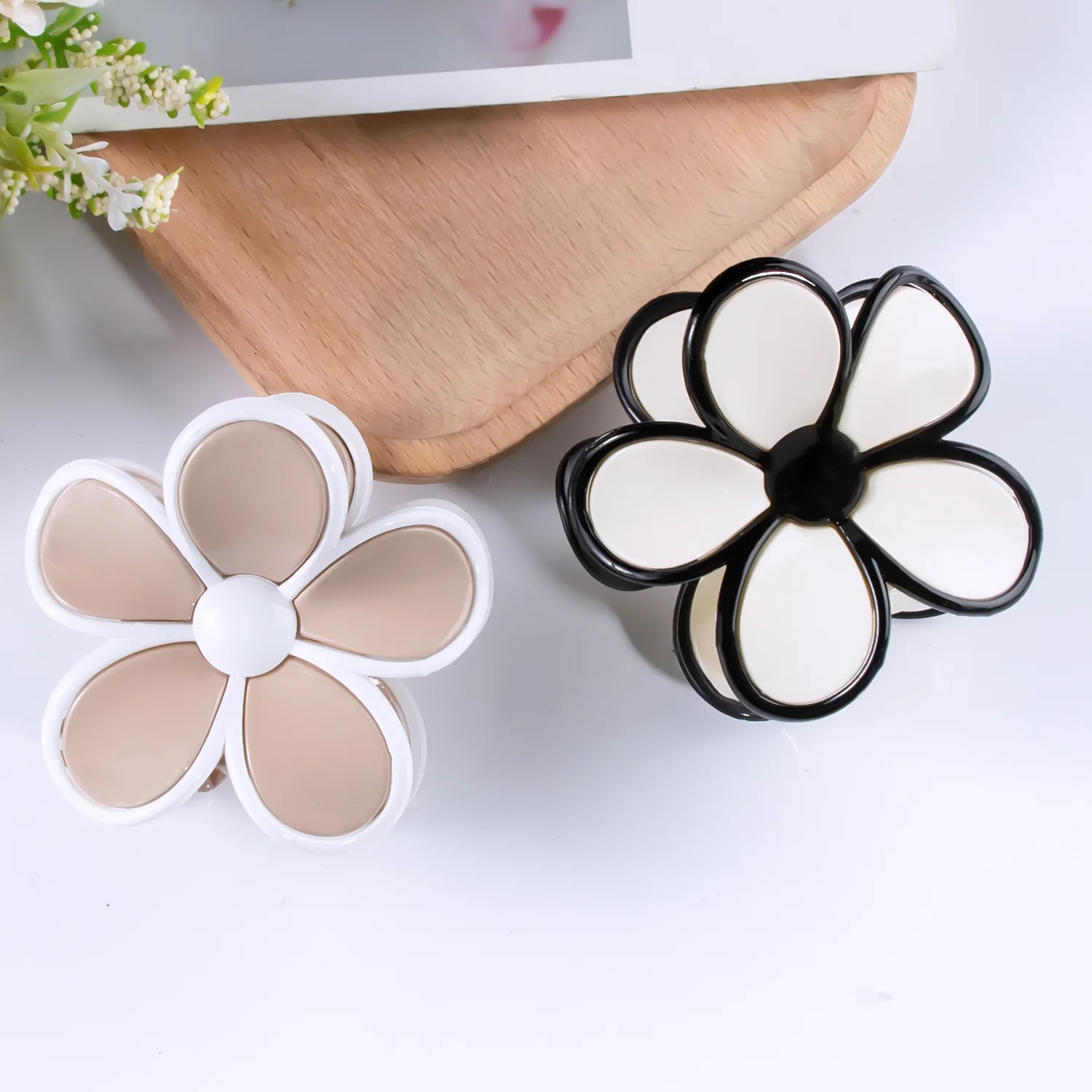 Sweet Frosted Medium Size Five Petal Flower Claw Clip Elegant Flower Hair Clips for Women Hair Accessories