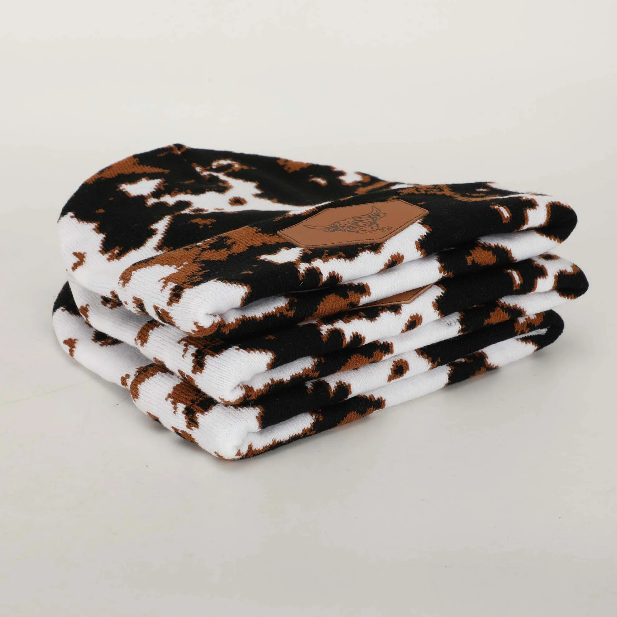 fashion acrylic Cow print Highland Cow Beanie winter thick knit beanies cow girl hats with custom logo patch