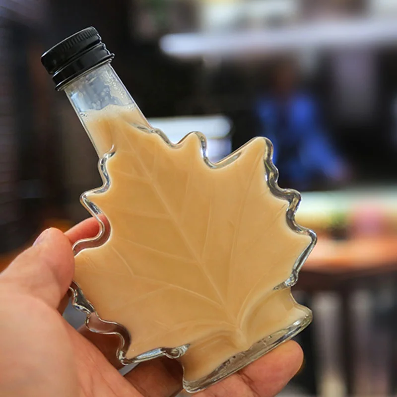 
Luxury Design 100ml Maple Leaf Shaped Mini Spirit Glass Bottle for Alcohol 